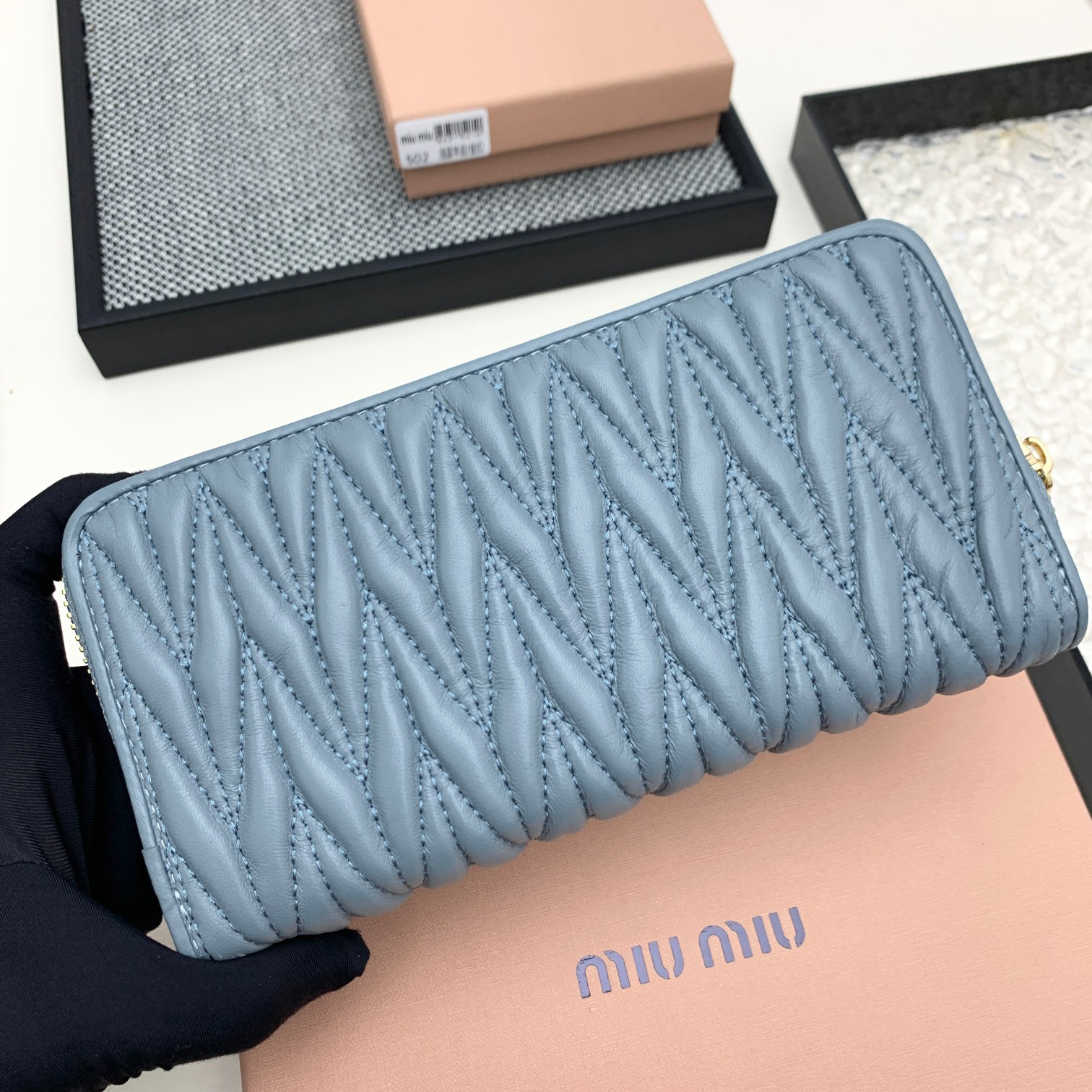 ミュウミュウ ラージ マトラッセ ナッパレザー ウォレット「Matelassé Wallet」