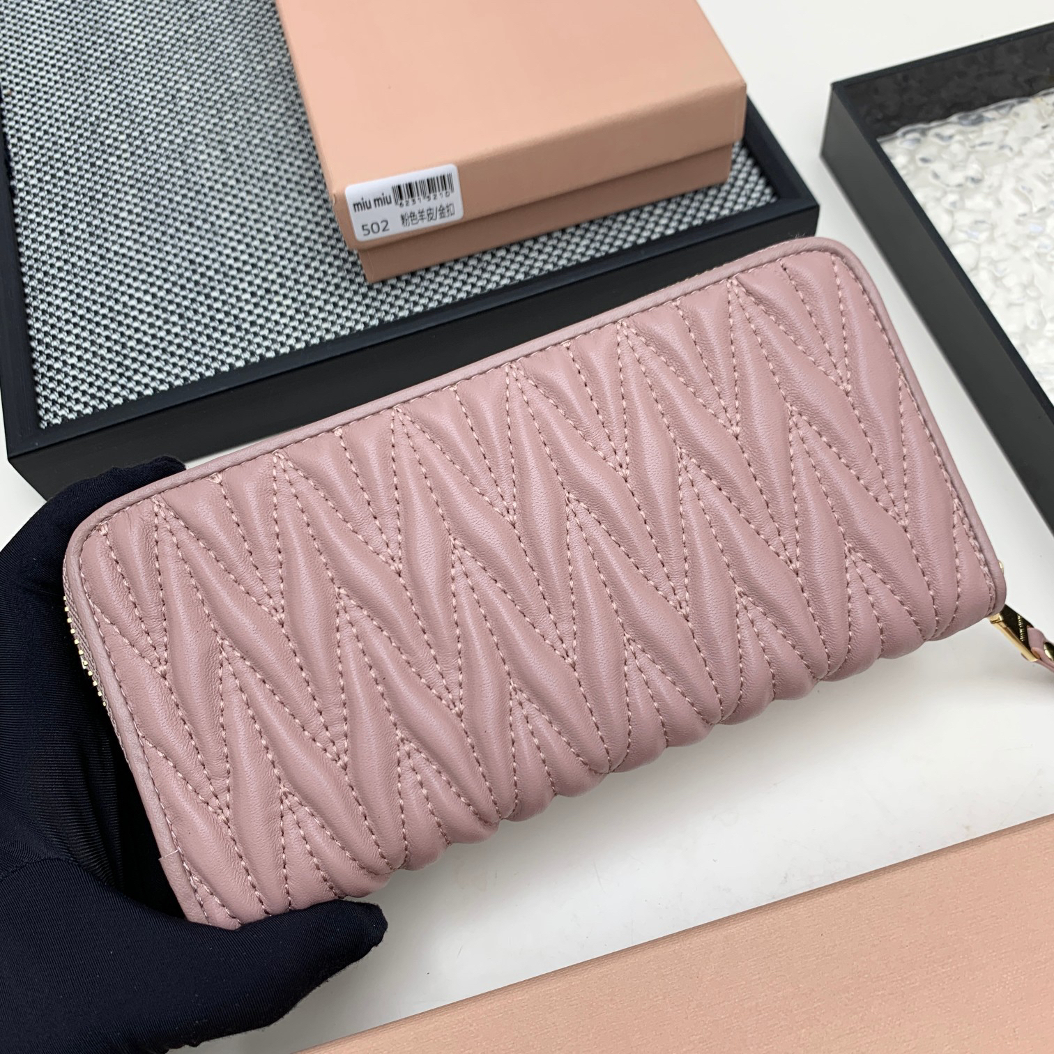 ミュウミュウ ラージ マトラッセ ナッパレザー ウォレット「Matelassé Wallet」
