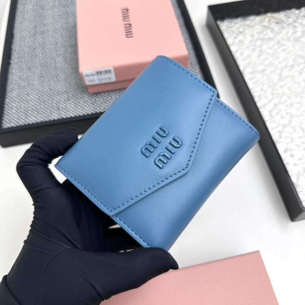 ミュウミュウ アルカディ コンパクト フラップ ウォレット「Arcadie Wallet」