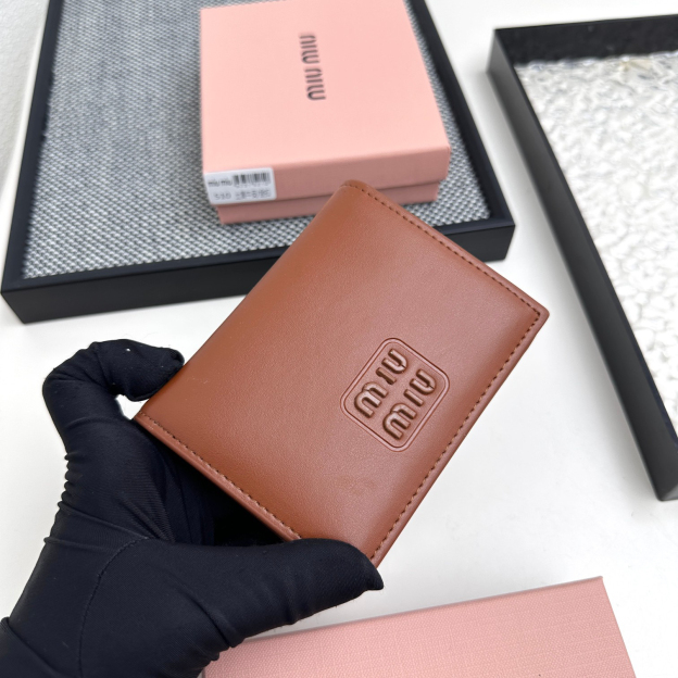 ミュウミュウ アルカディ レザー 財布「Arcadie Wallet」