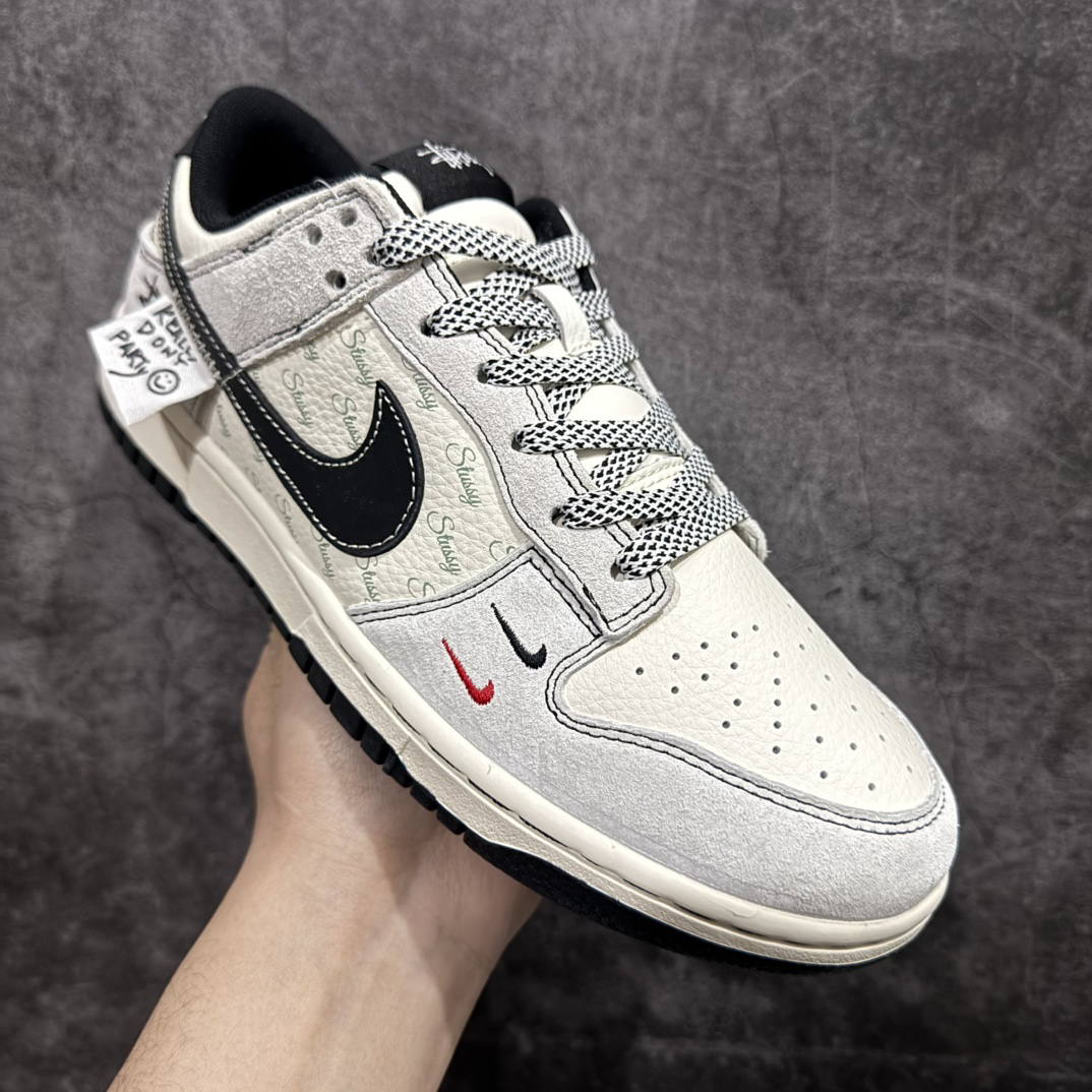 「コラボモデル」Supreme x Nike SB Dunk Low スニーカー