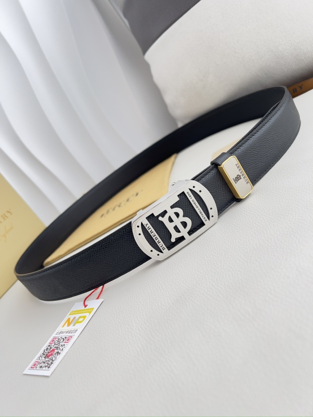 バーバリー「Burberry」オートロックベルト 2色