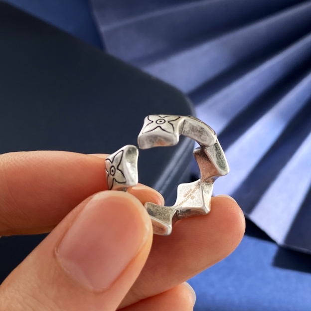 ルイ・ヴィトン スパイキー フラワー リング