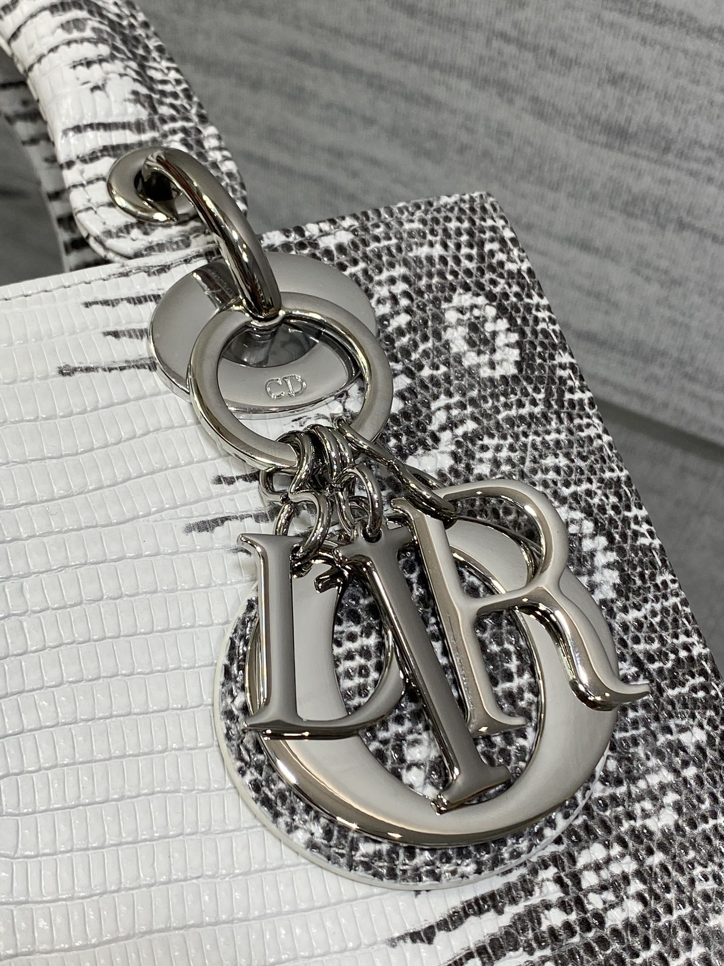 ディオール「Dior」グレーティガー レザーハンドバッグ