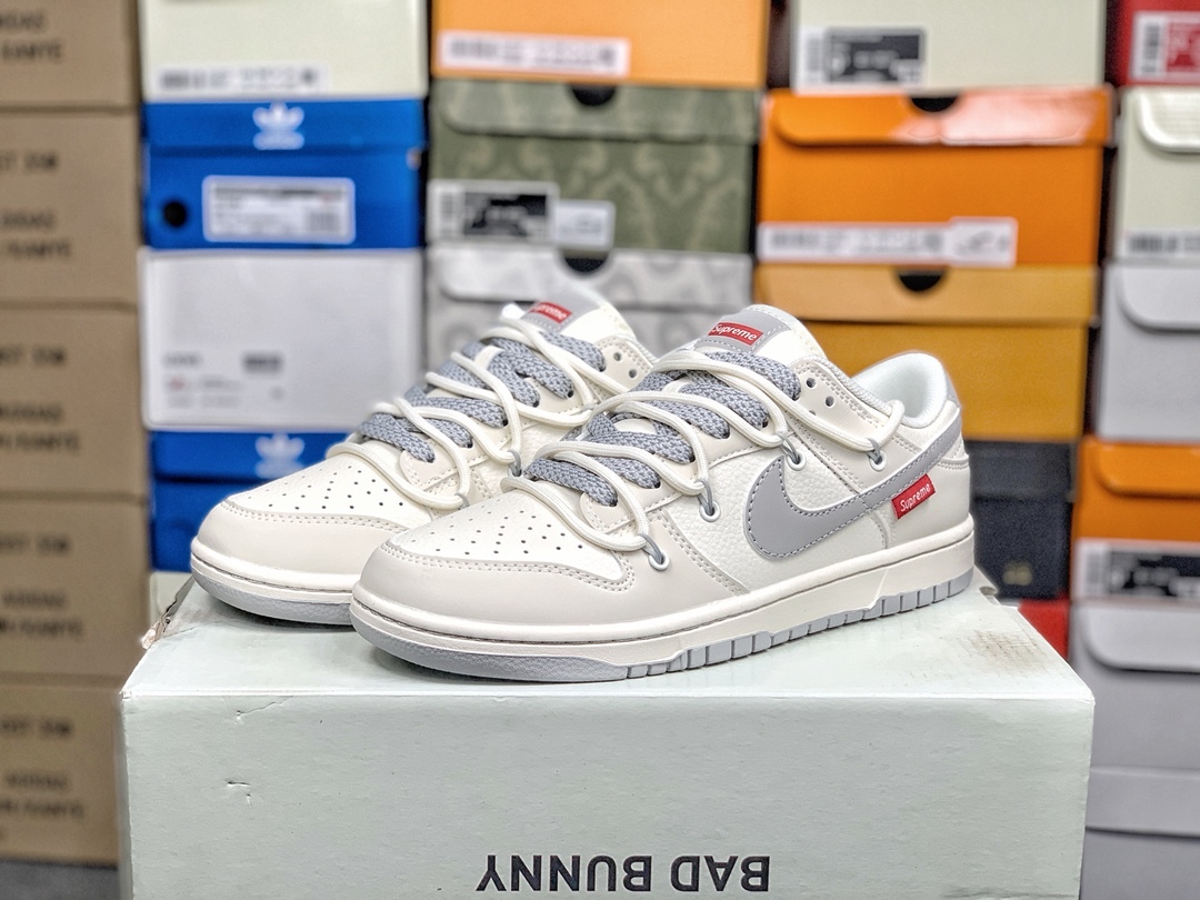 「コラボモデル」Supreme x Nike SB Dunk Low スニーカー