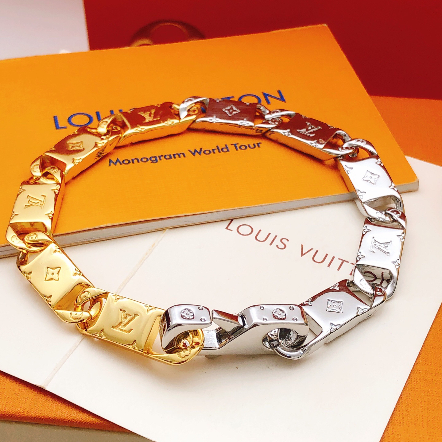ルイ・ヴィトン シグネチャーチャームブレスレット