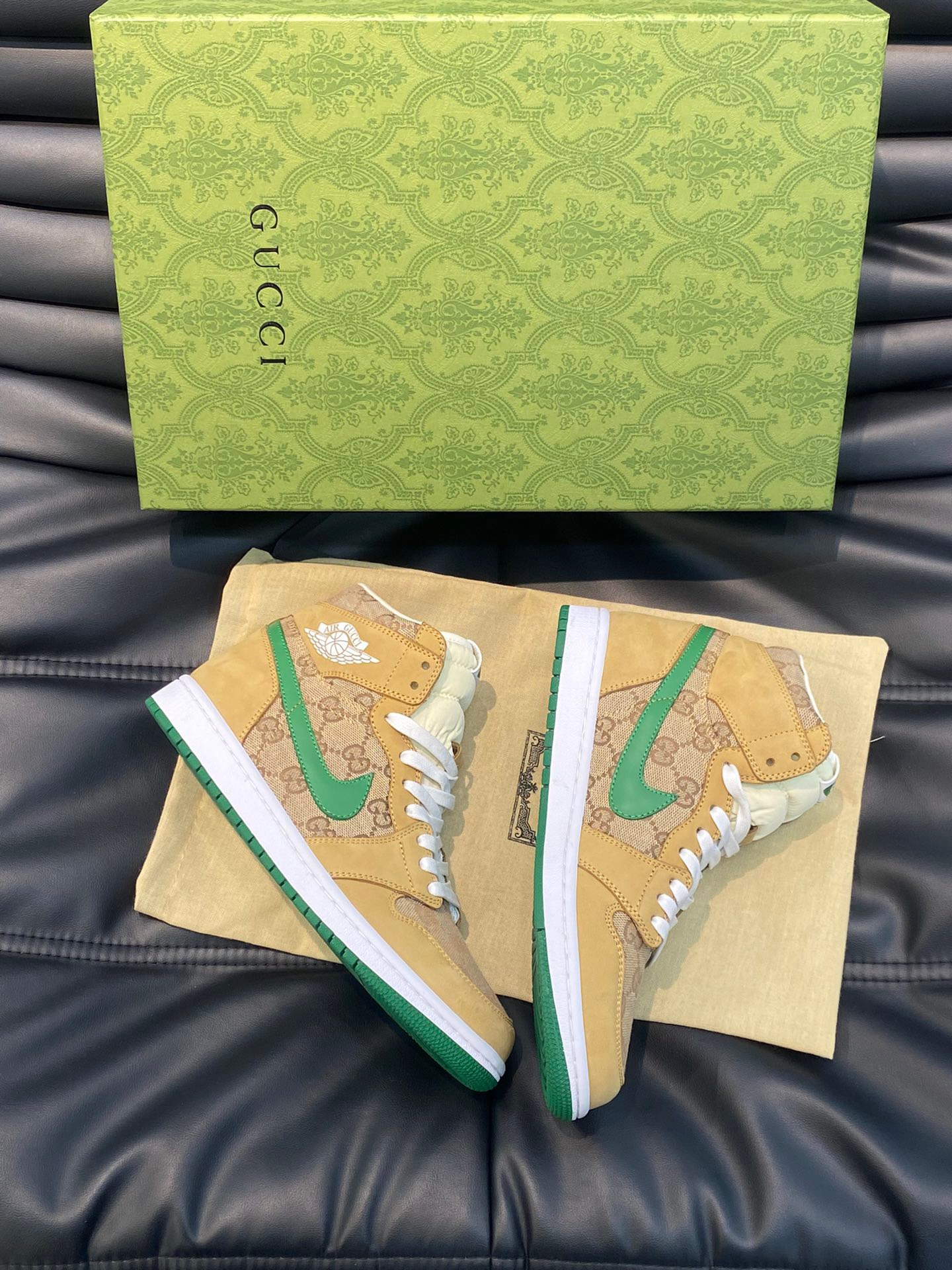 「コラボモデル」Gucci x Nike  コラボレーション ハイカットスニーカー