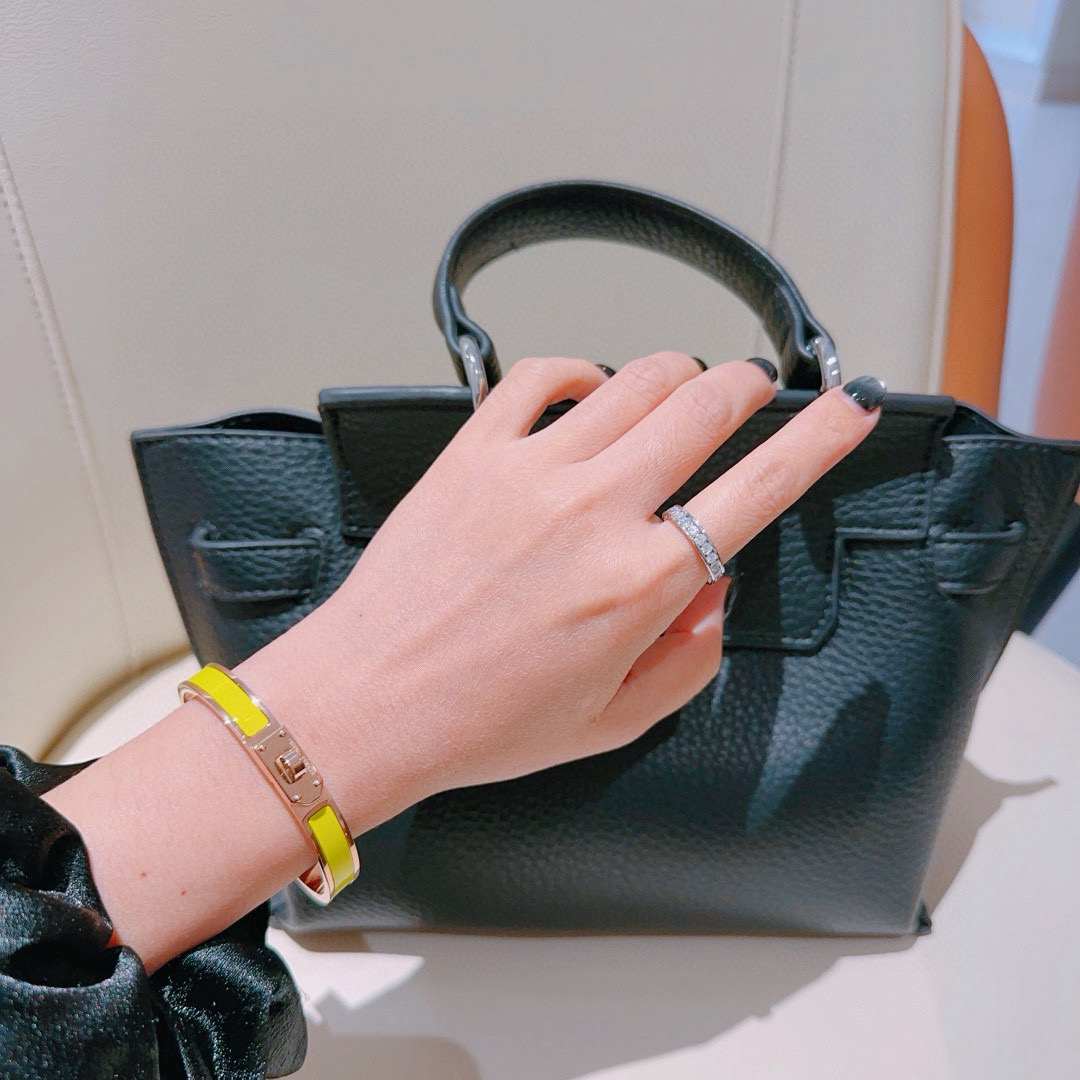 エルメス ブランドの象徴的なブレスレット