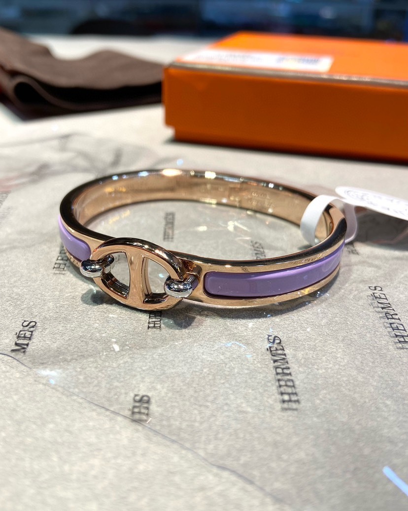 エルメス ブランドの象徴的なブレスレット