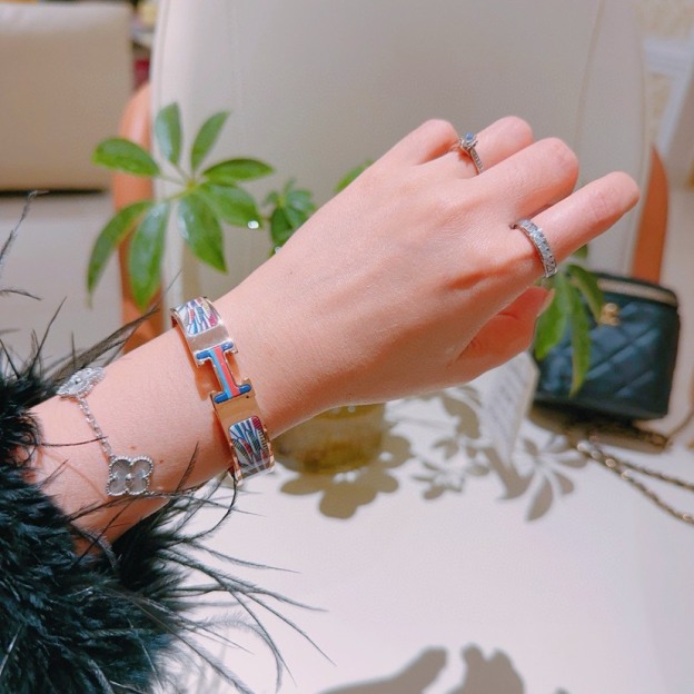 エルメス ブランドの象徴的なブレスレット