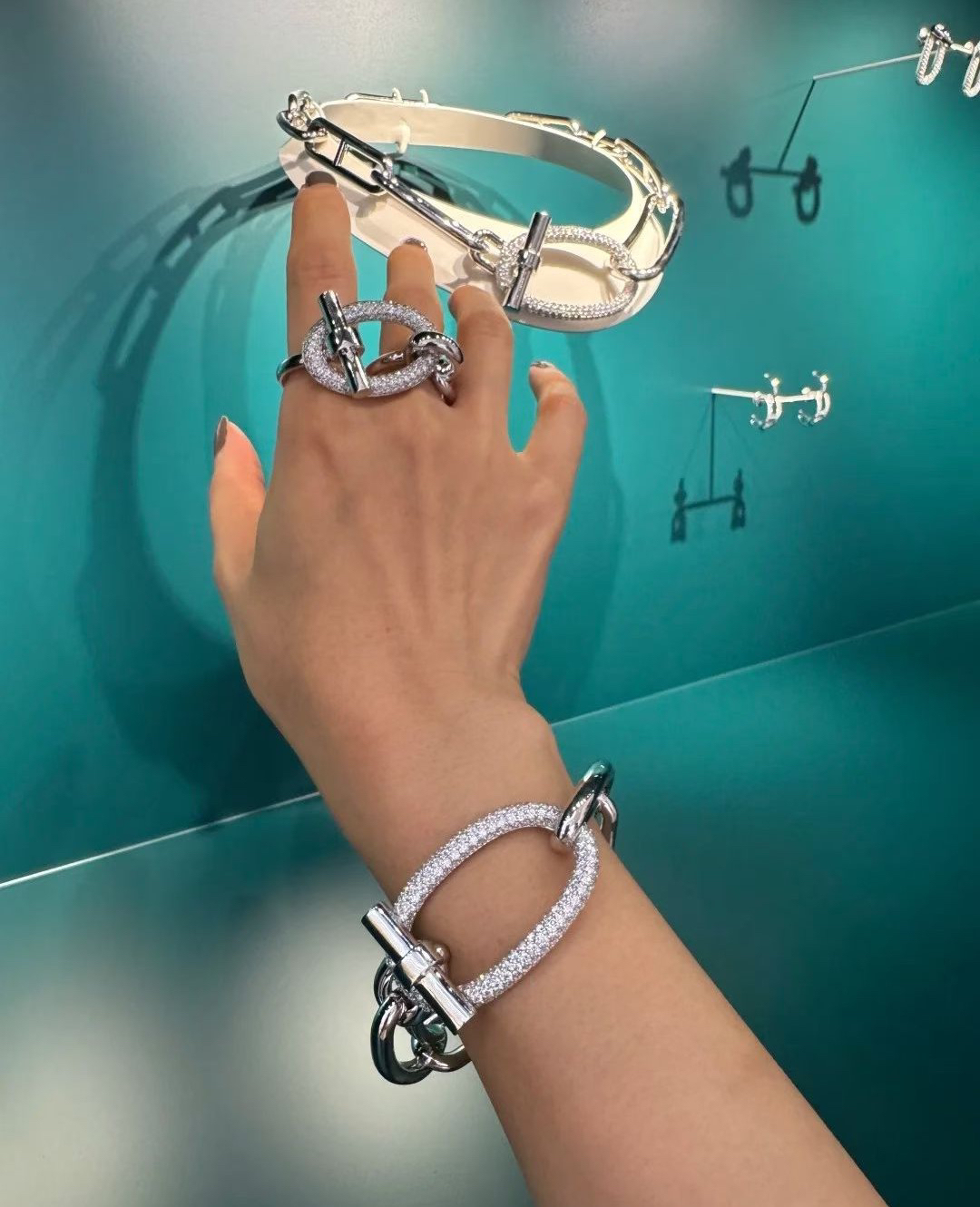 エルメス ブランドの象徴的なブレスレット