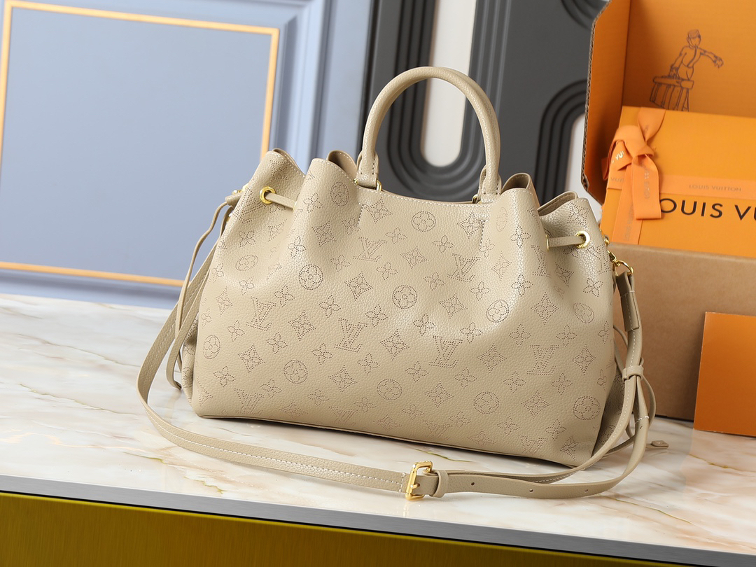 ルイ・ヴィトン ベラ･トート マヒナ子牛革「Bella Tote」