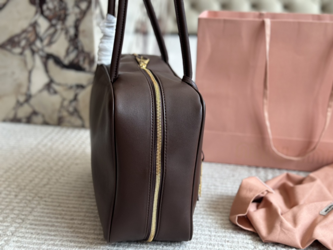 ミュウミュウボウリングバッグ スクエアなミュウミュウのボウリングバッグ】人気スタイリストに