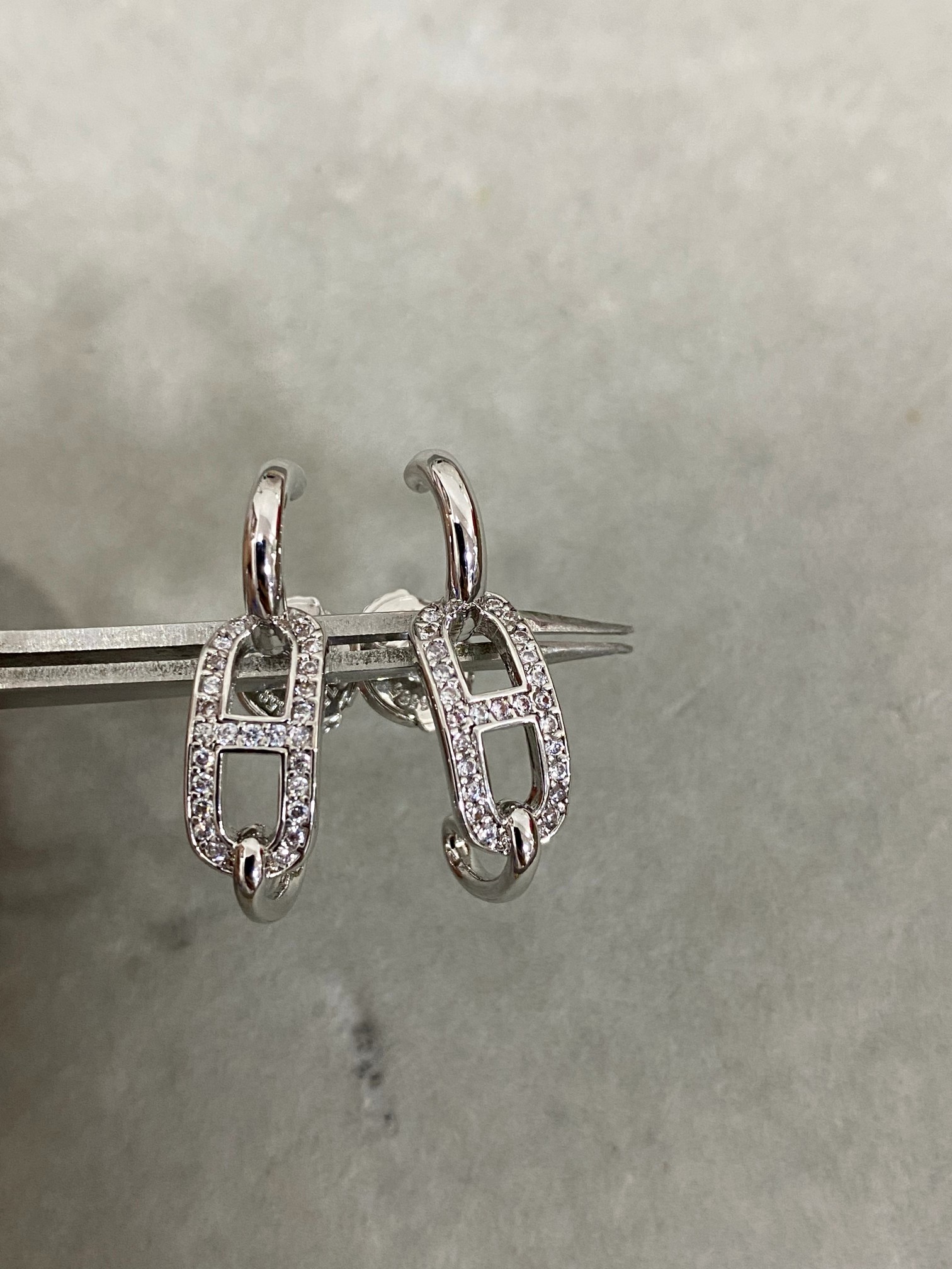 エルメス イヤリング、卓越した職人技の輝き