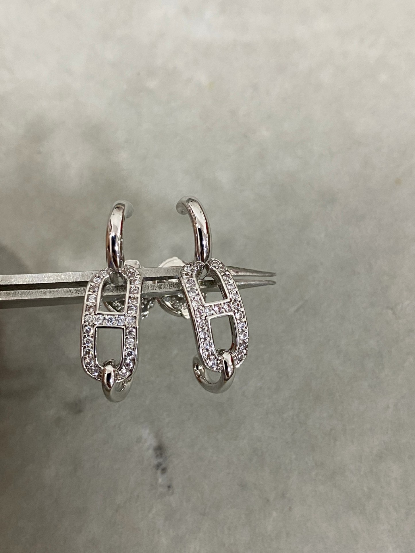 エルメス イヤリング、卓越した職人技の輝き