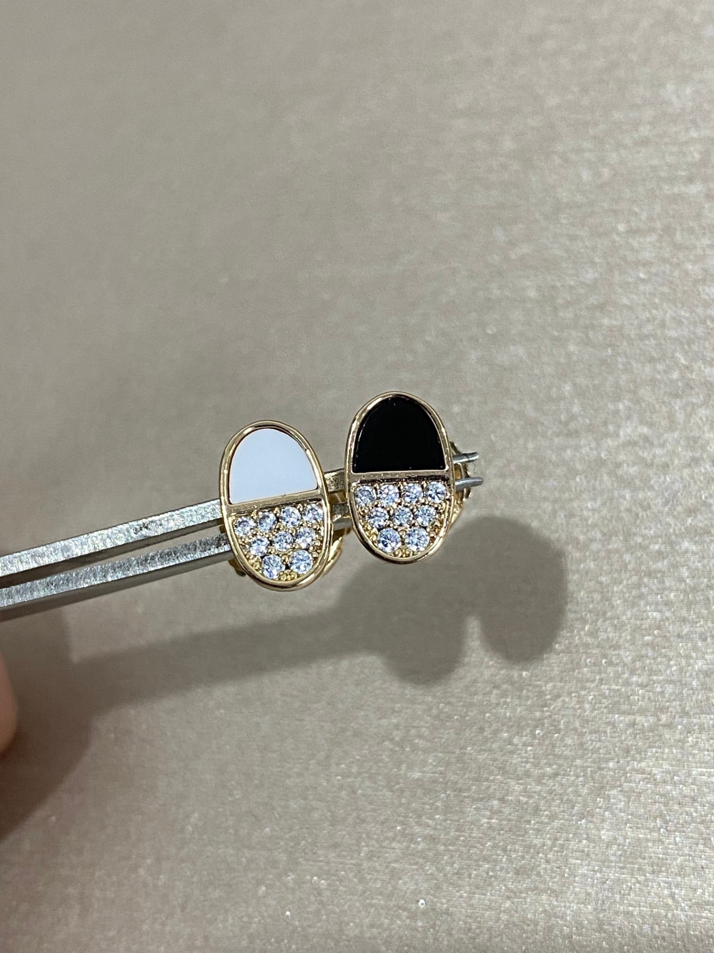 エルメス イヤリング、卓越した職人技の輝き