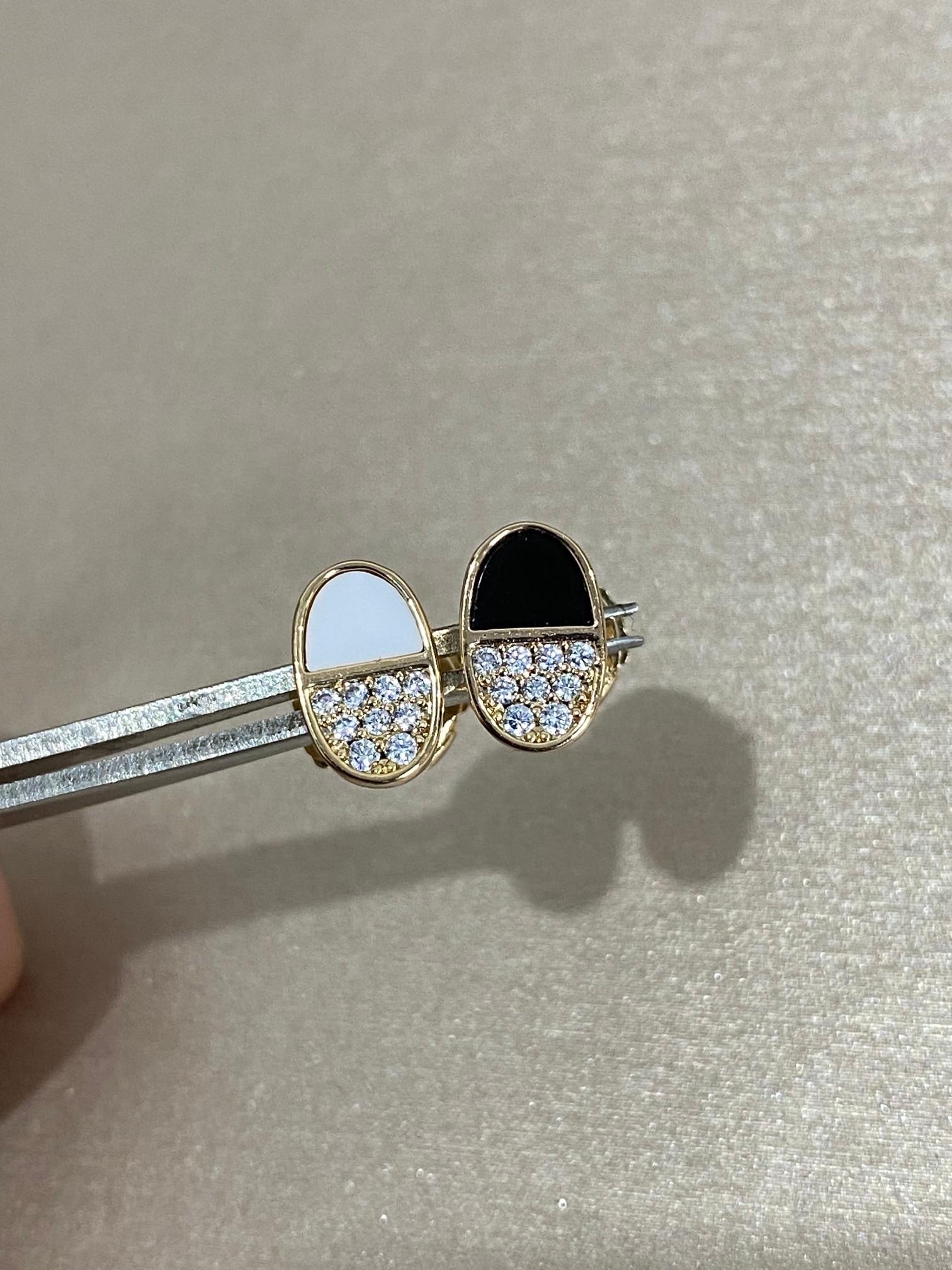 エルメス イヤリング、卓越した職人技の輝き