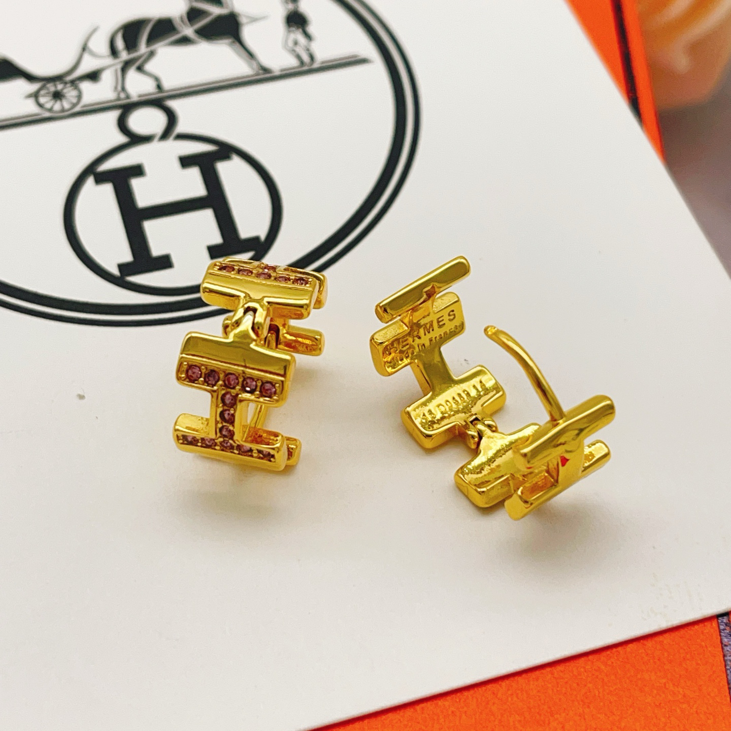 エルメス イヤリング、卓越した職人技の輝き