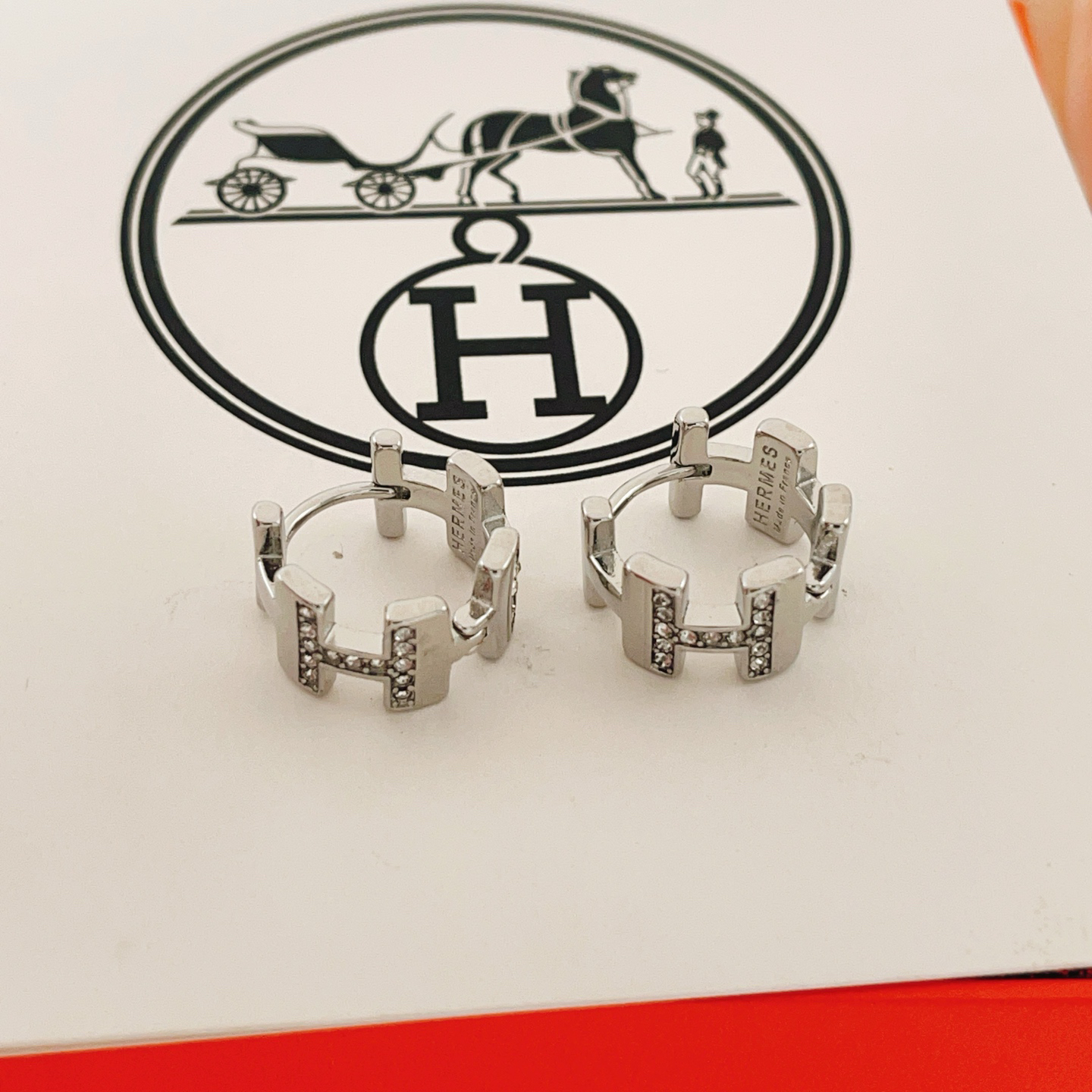 エルメス イヤリング、卓越した職人技の輝き