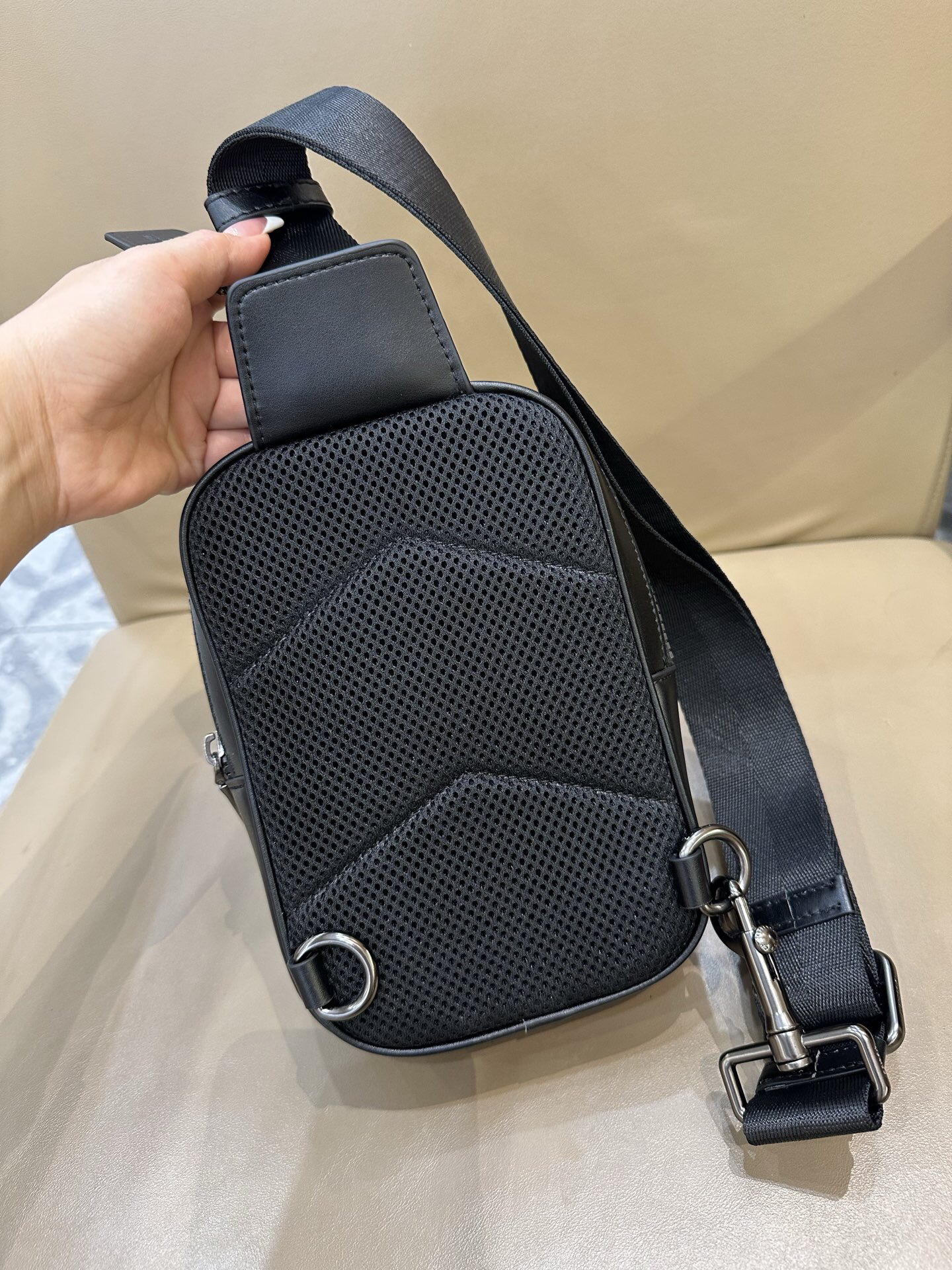 コーチ「Coach」 WEST メンズクロスボディバッグ