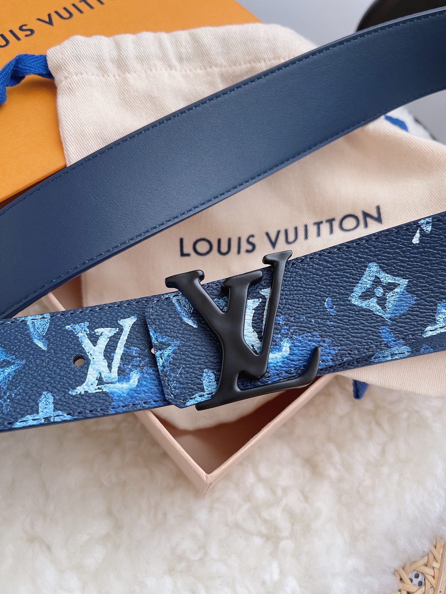 ルイ・ヴィトン「Louis Vuitton」ベルト･LV イニシャル 40MM