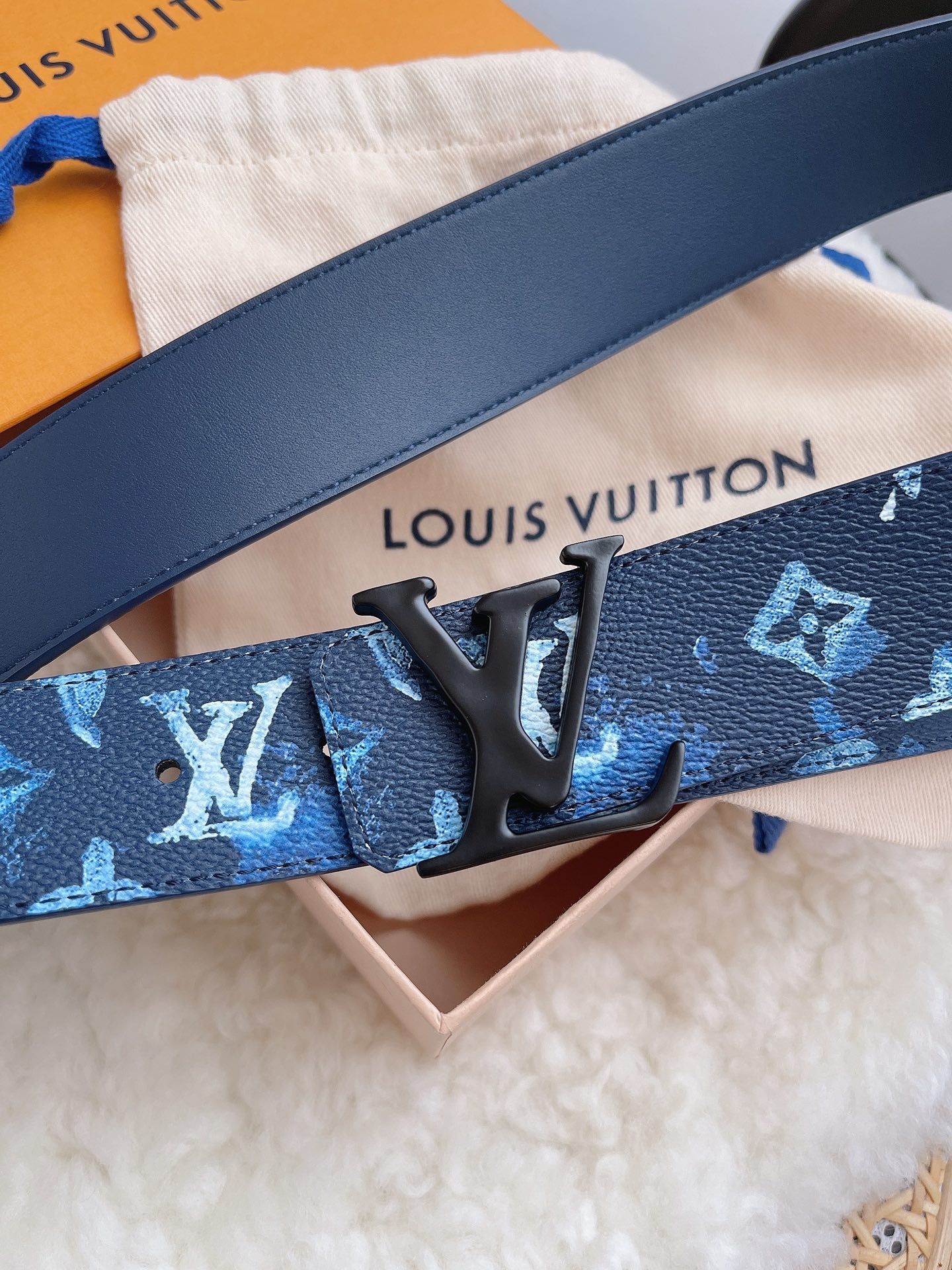 ルイ・ヴィトン「Louis Vuitton」ベルト･LV イニシャル 40MM