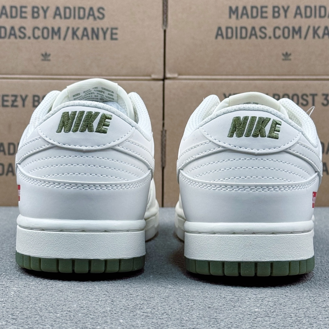 「コラボモデル」Supreme x Nike SB Dunk Low スニーカー