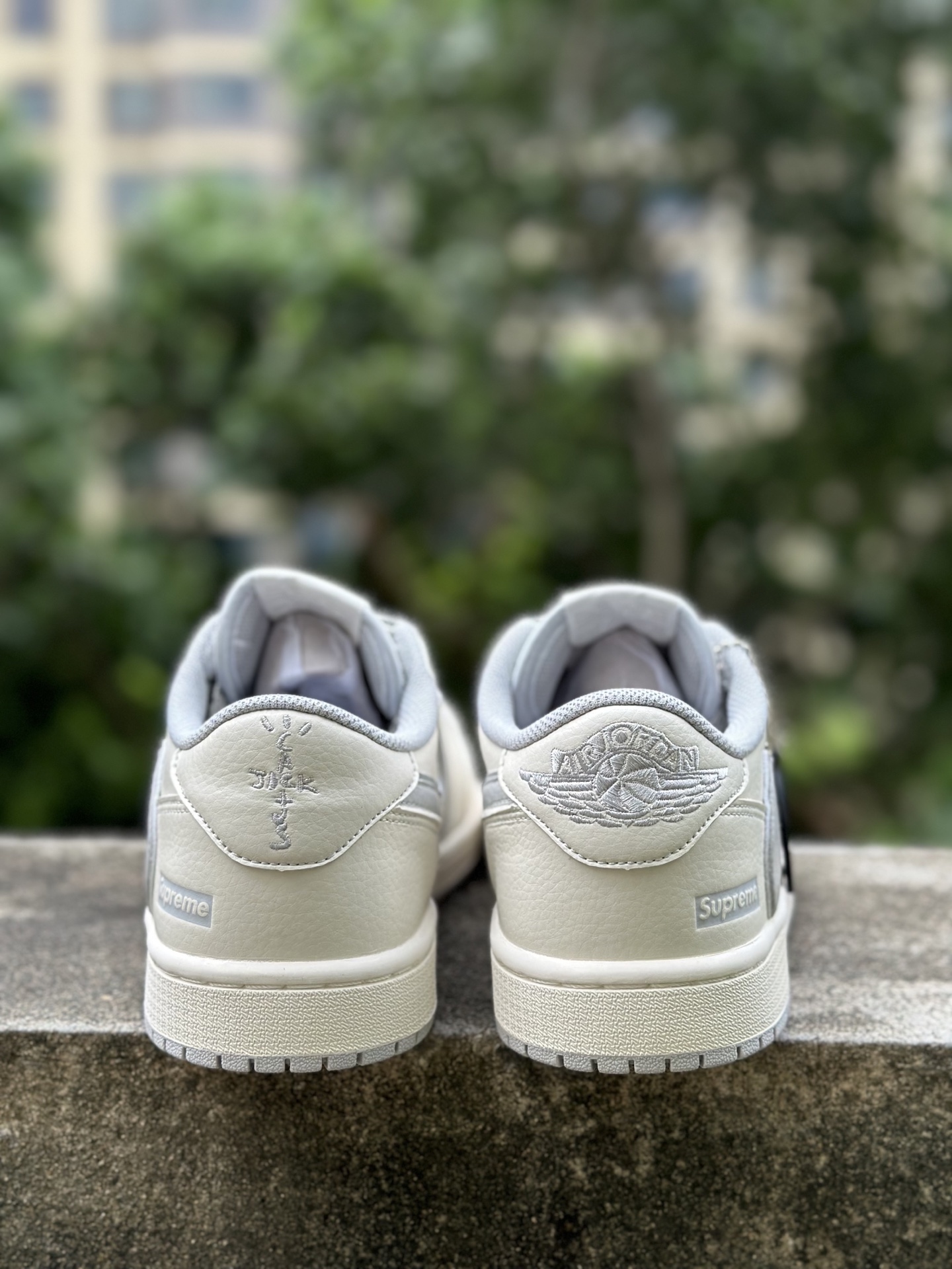 「コラボモデル」Travis Scott x Jordan 1 Low supreme スニーカー