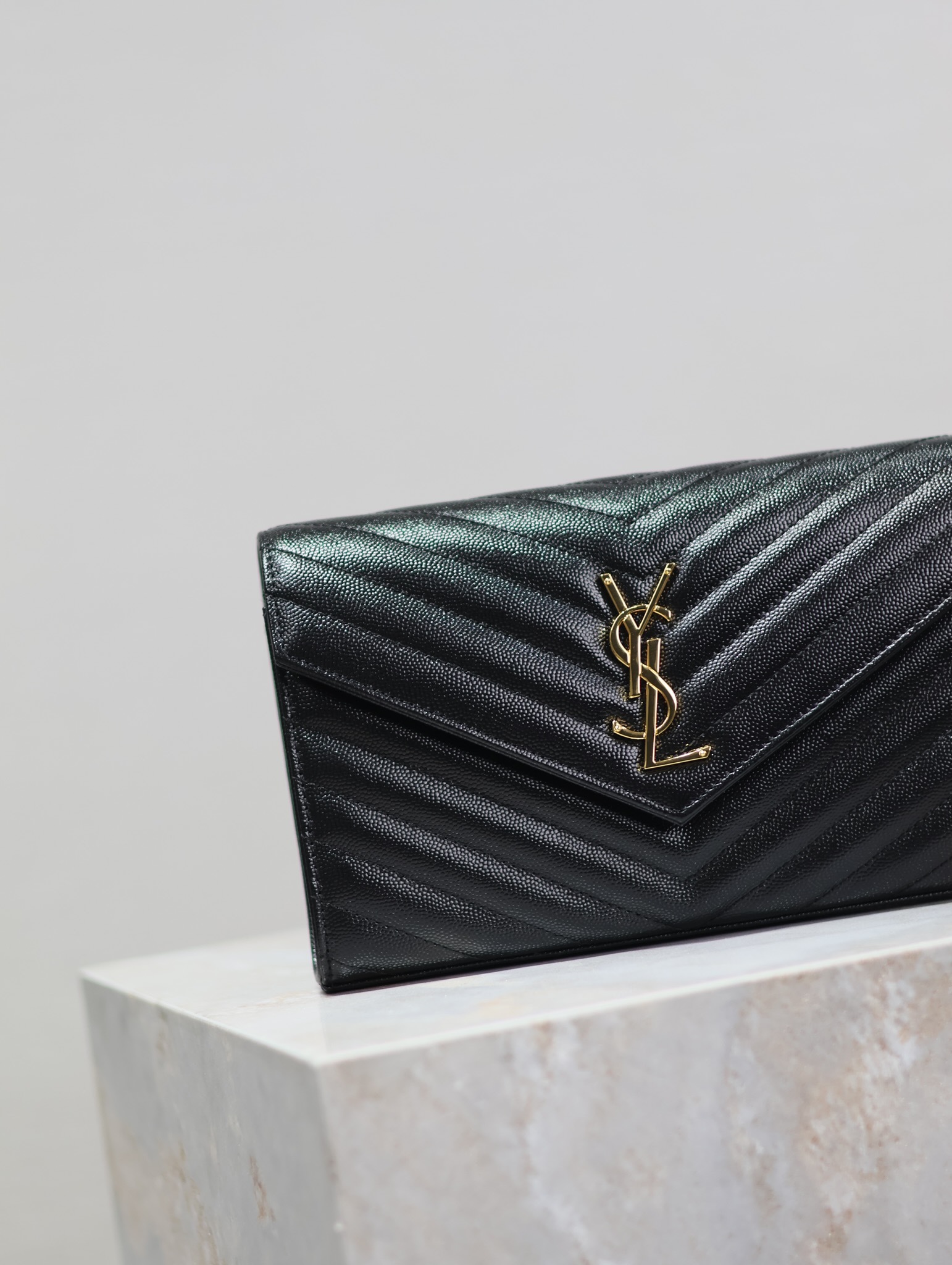 サンローラン「Saint Laurent」  MONOGRAM エンベロープバッグ