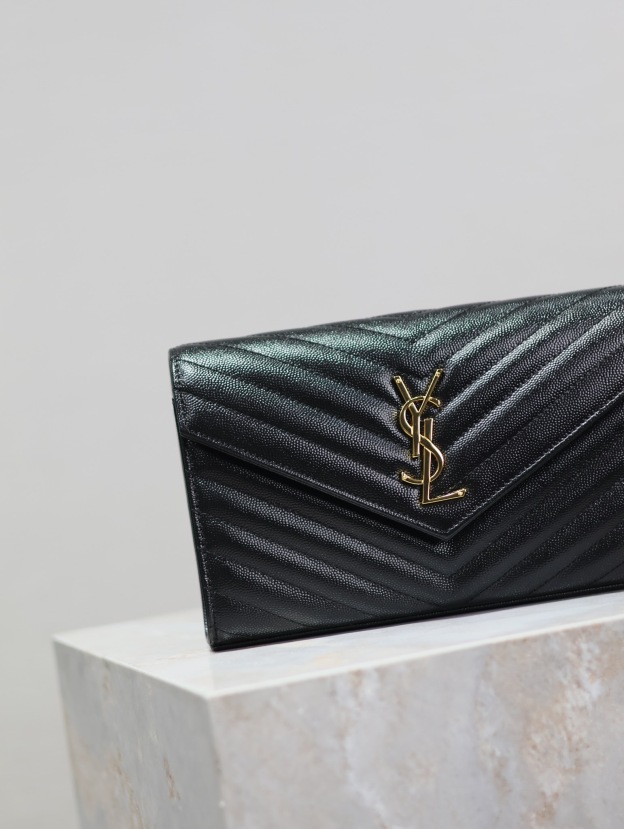 サンローラン「Saint Laurent」  MONOGRAM エンベロープバッグ