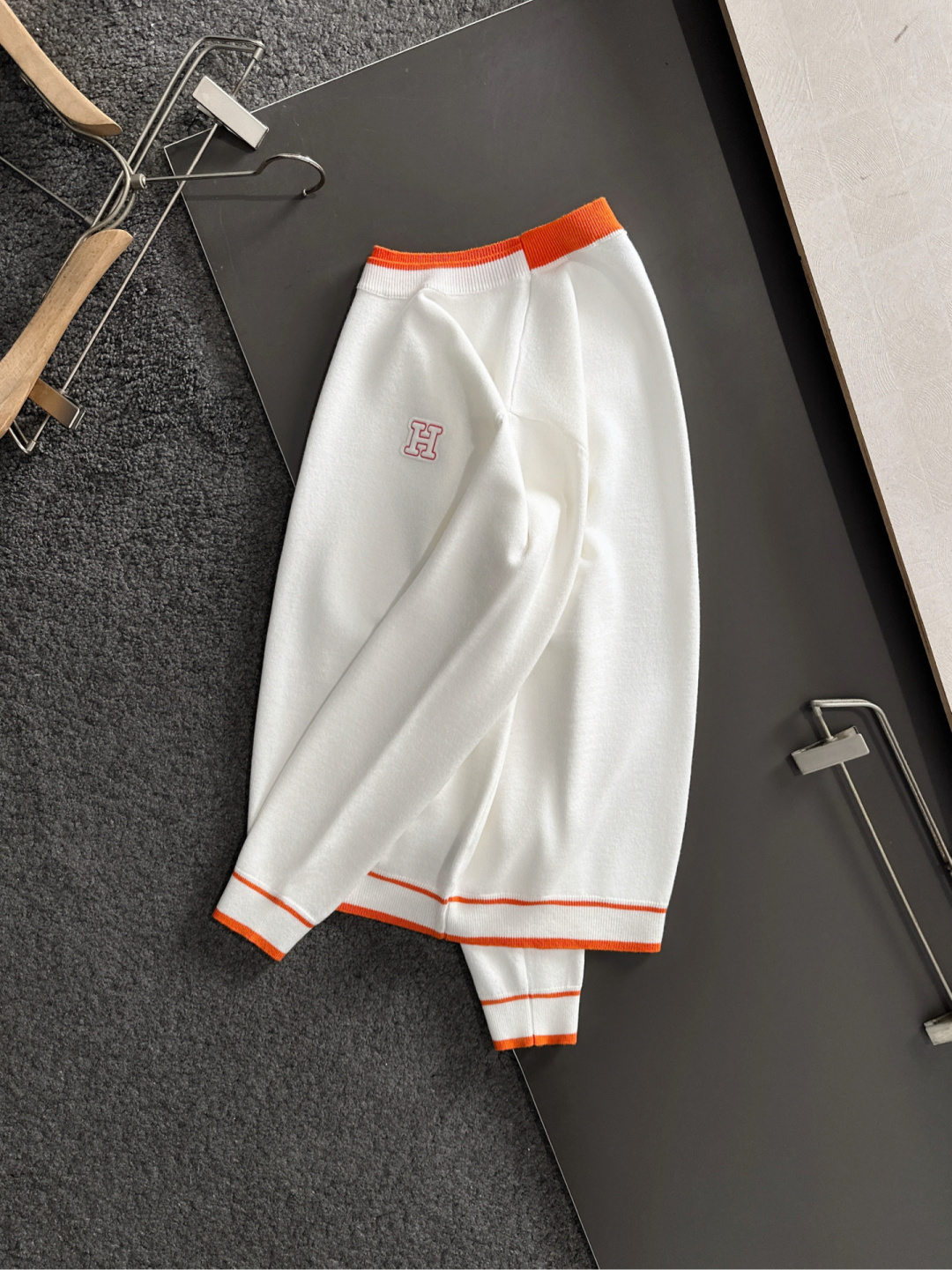 エルメス「Hermès」春季新作ラウンドネックスウェット