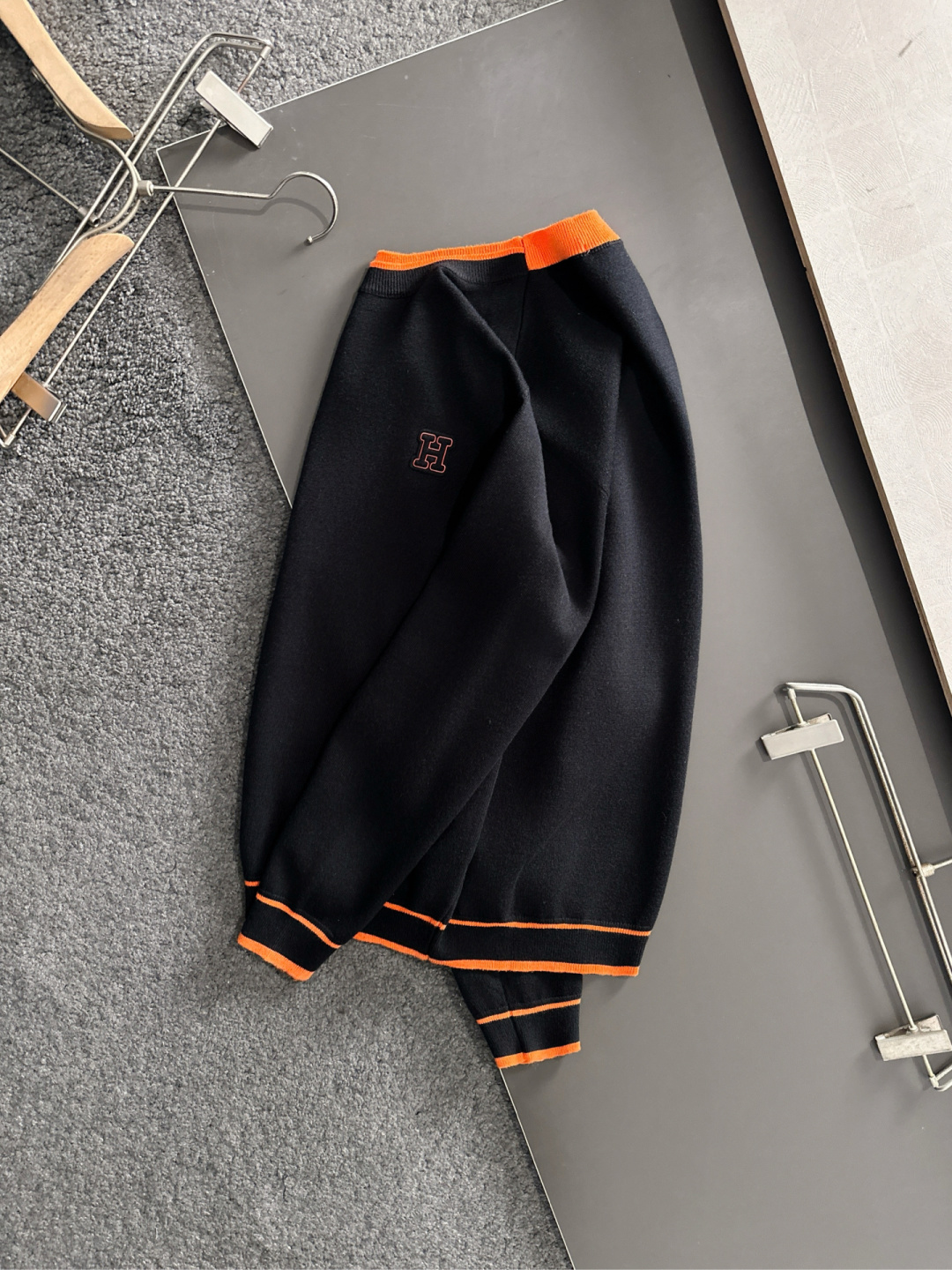 エルメス「Hermès」春季新作ラウンドネックスウェット