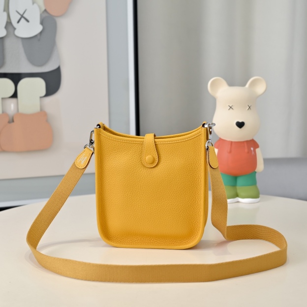 エルメス「Hermès」エヴェリン ミニ 17CM バッグ「EVELYNE MINI BAG」