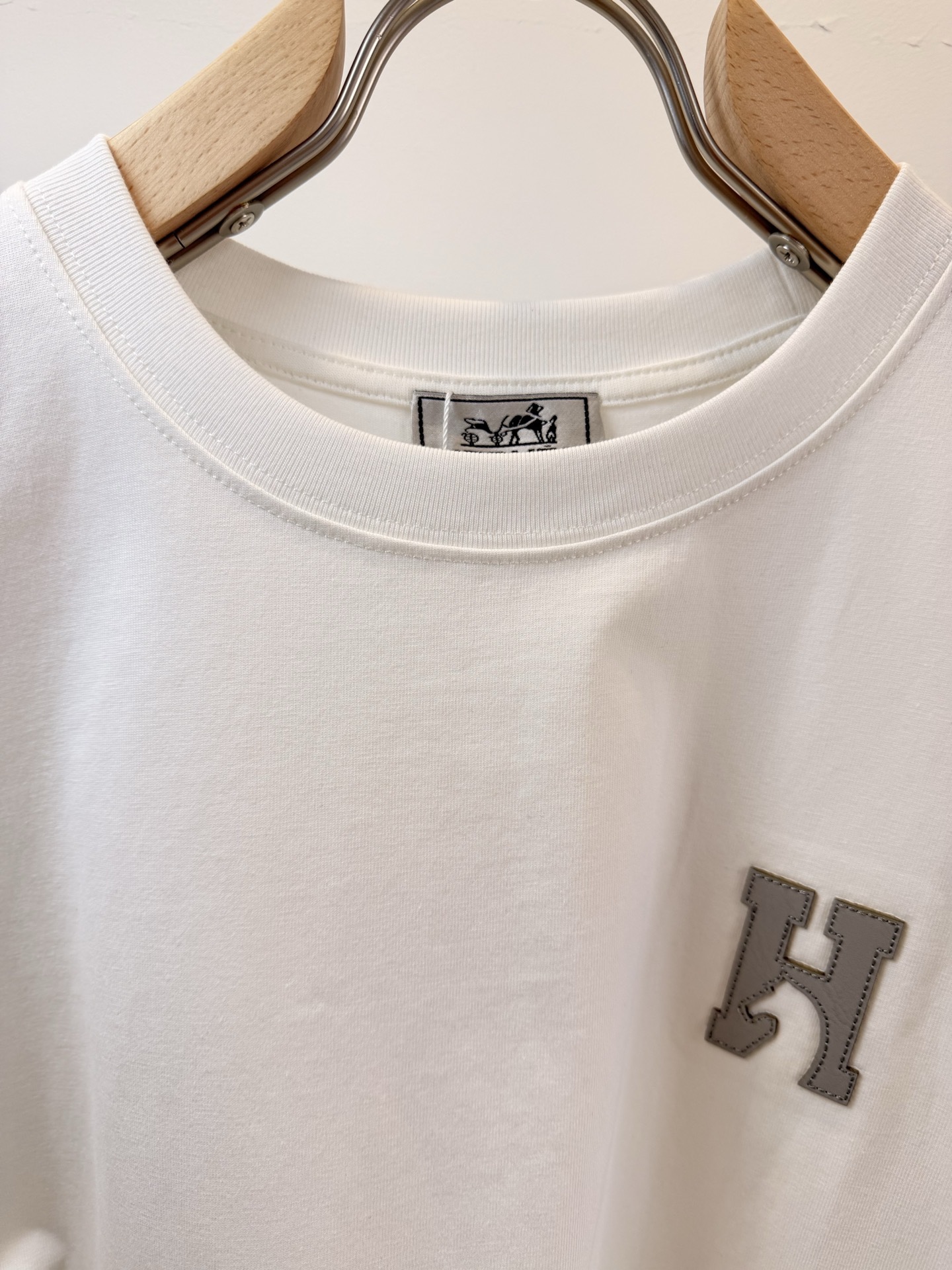 エルメス「Hermès」 クルーネックTシャツ 軽やかな着心地 春夏新作