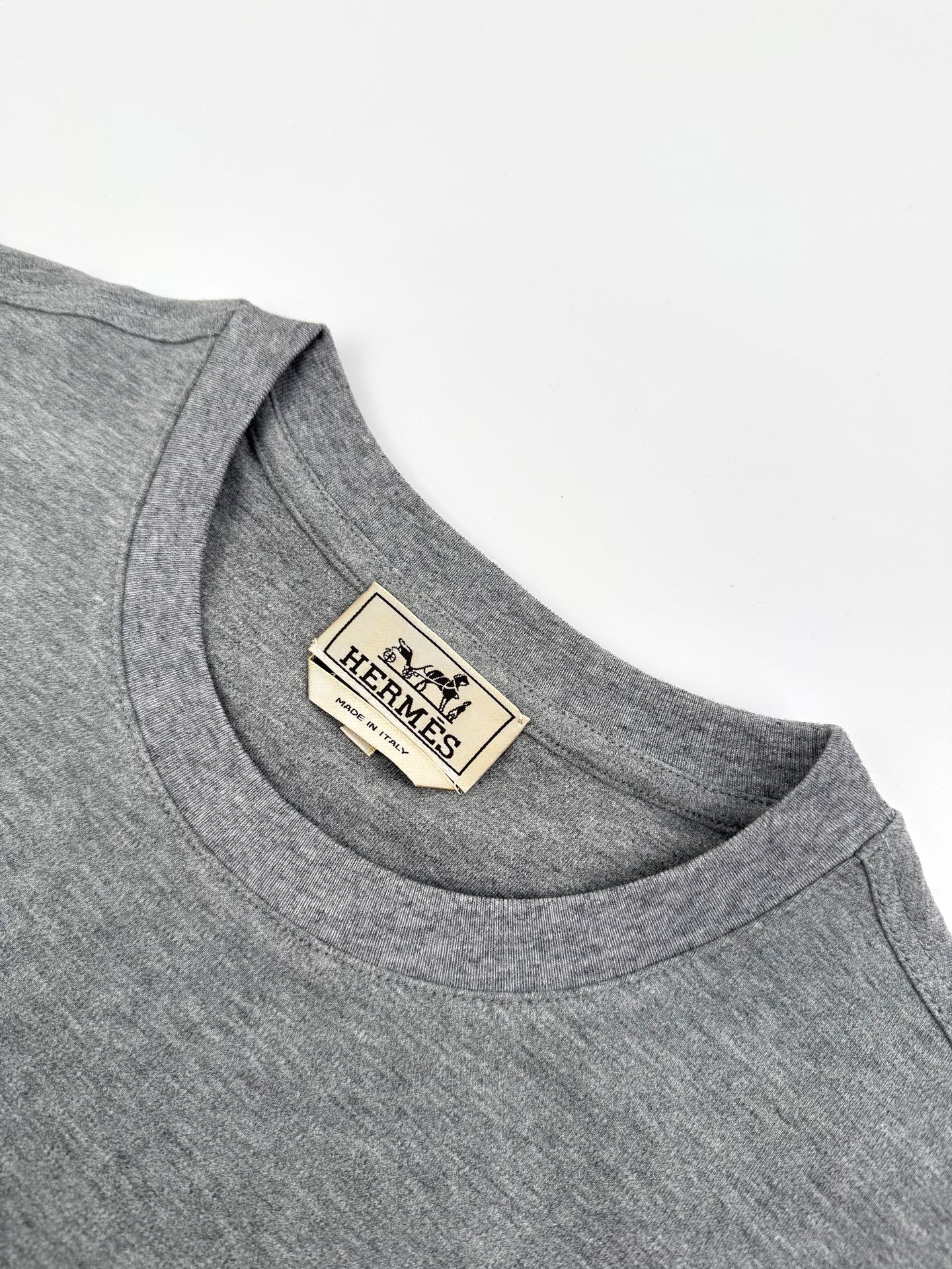 エルメス「Hermès」 クルーネックTシャツ 軽やかな着心地 春夏新作