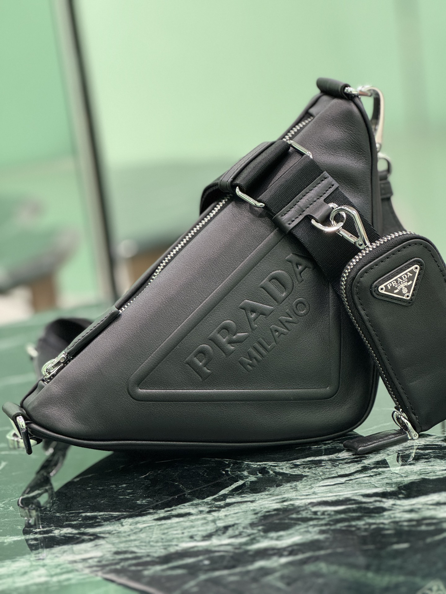プラダ「Prada」トライアングルバッグ 1BH190 レザーバッグ