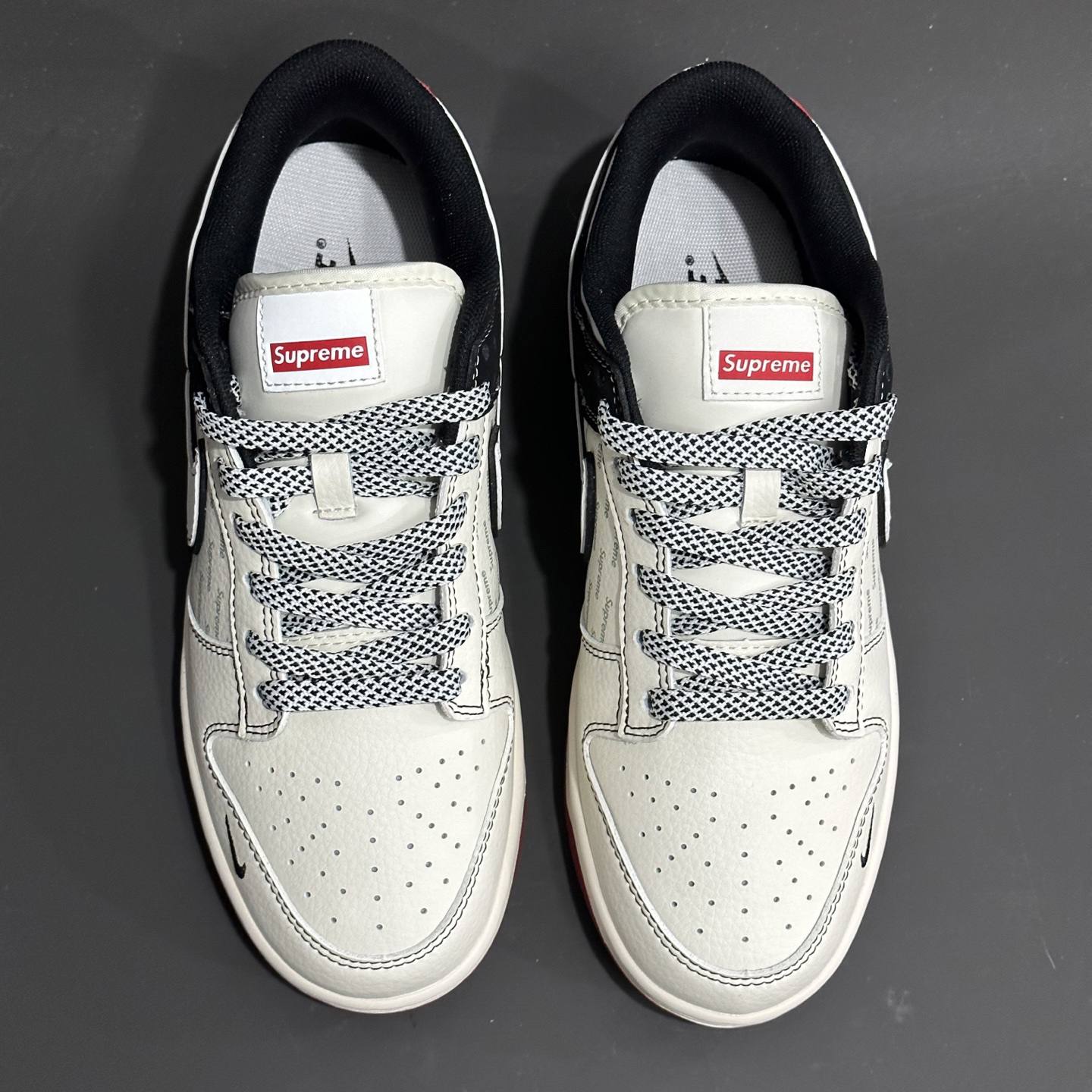 「コラボモデル」Supreme x Nike SB Dunk Low スニーカー