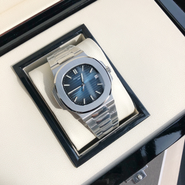 パテック フィリップ「Patek Philippe」ノーチラス 5711/1A 自動巻き腕時計 40mm「4色」