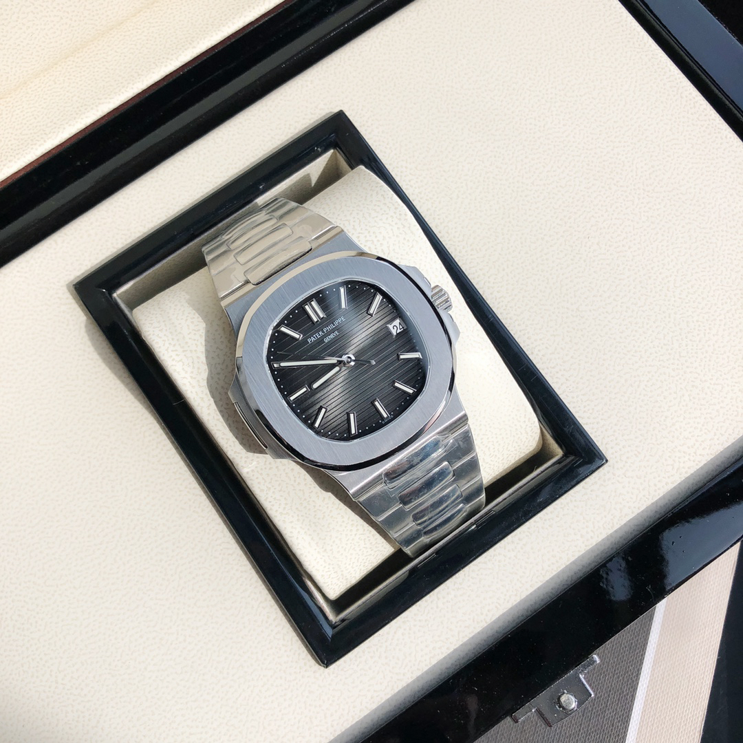 パテック フィリップ「Patek Philippe」ノーチラス 5711/1A 自動巻き腕時計 40mm「4色」