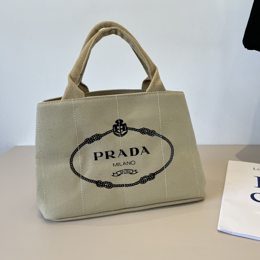 プラダ「Prada」サマーエッセンシャル キャンバス トートバッグ