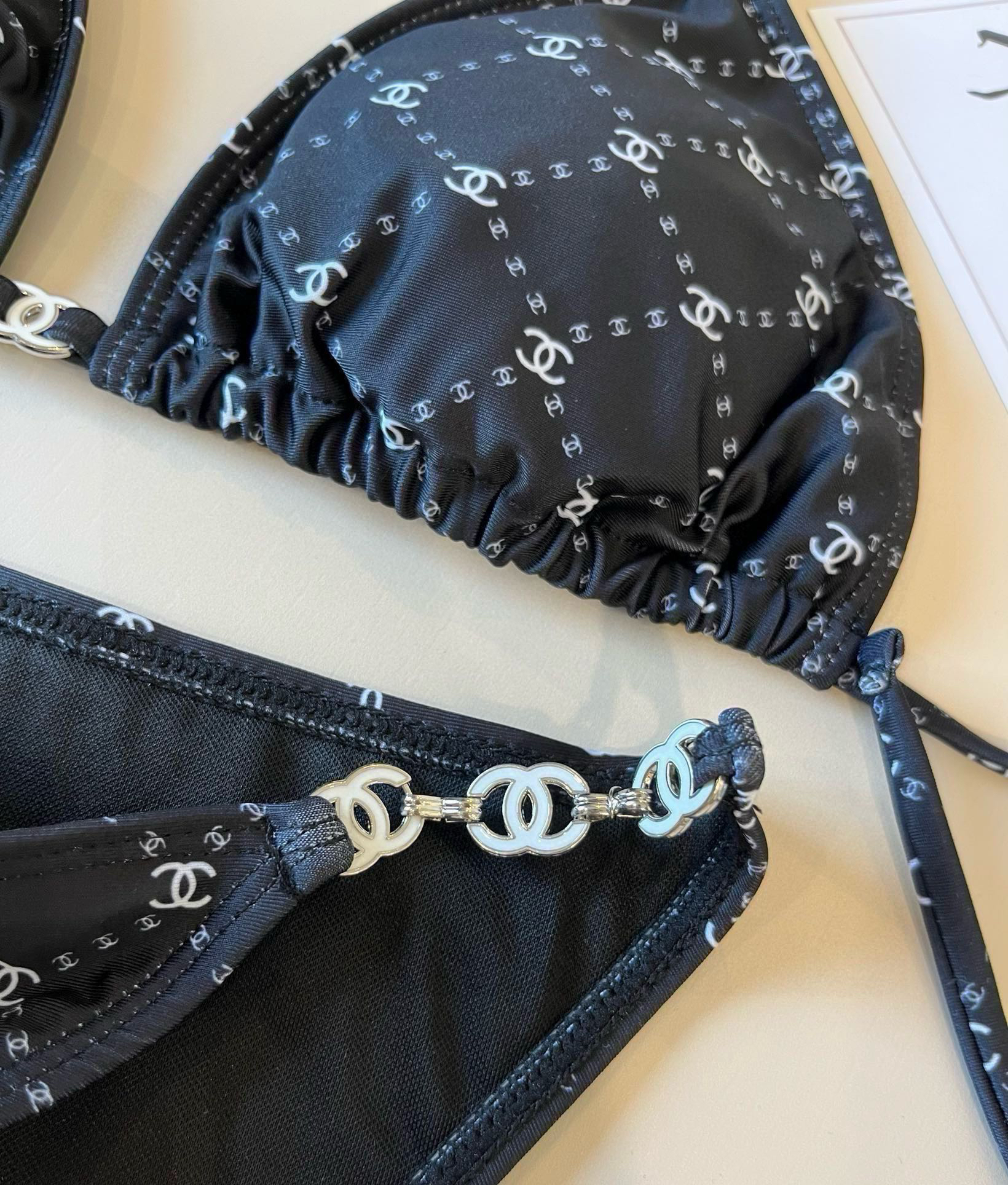 シャネル「Chanel」セパレート水着「2025夏季限定・人気プレミアムスイム登場！」