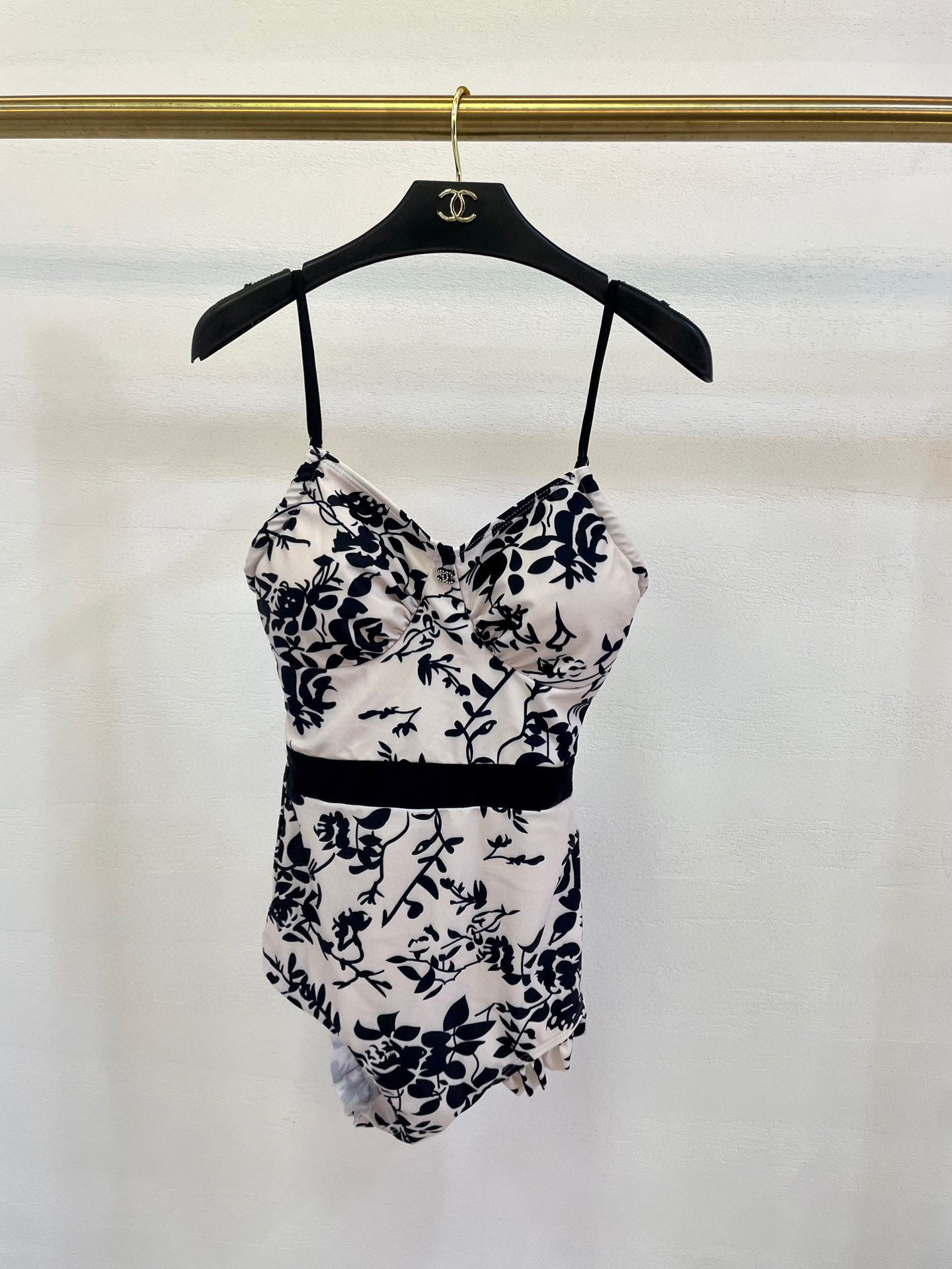 シャネル「Chanel」セパレート水着「2025夏季限定・人気プレミアムスイム登場！」