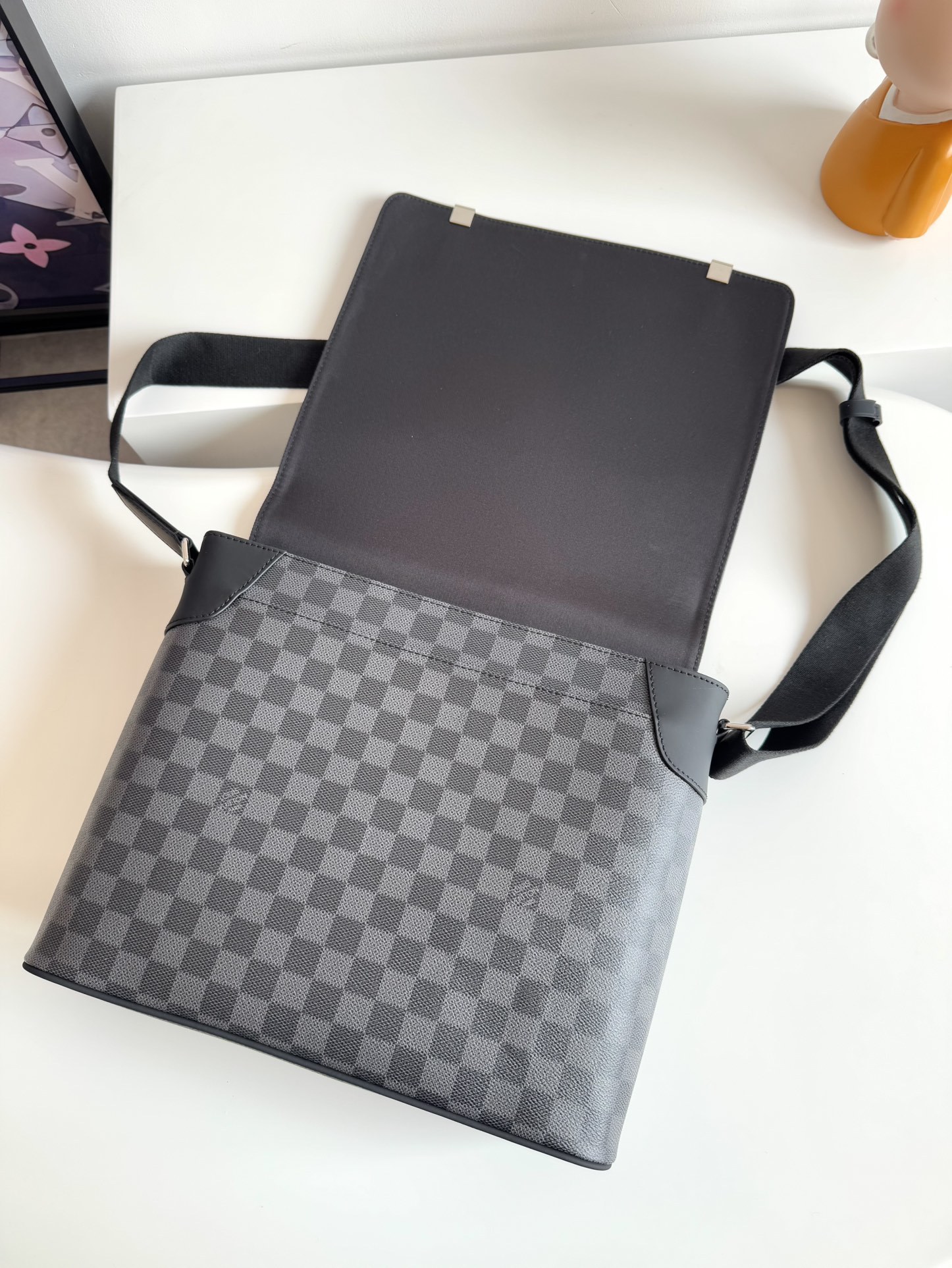 ルイ・ヴィトン「Louis Vuitton」ディストリクト メッセンジャーバッグ