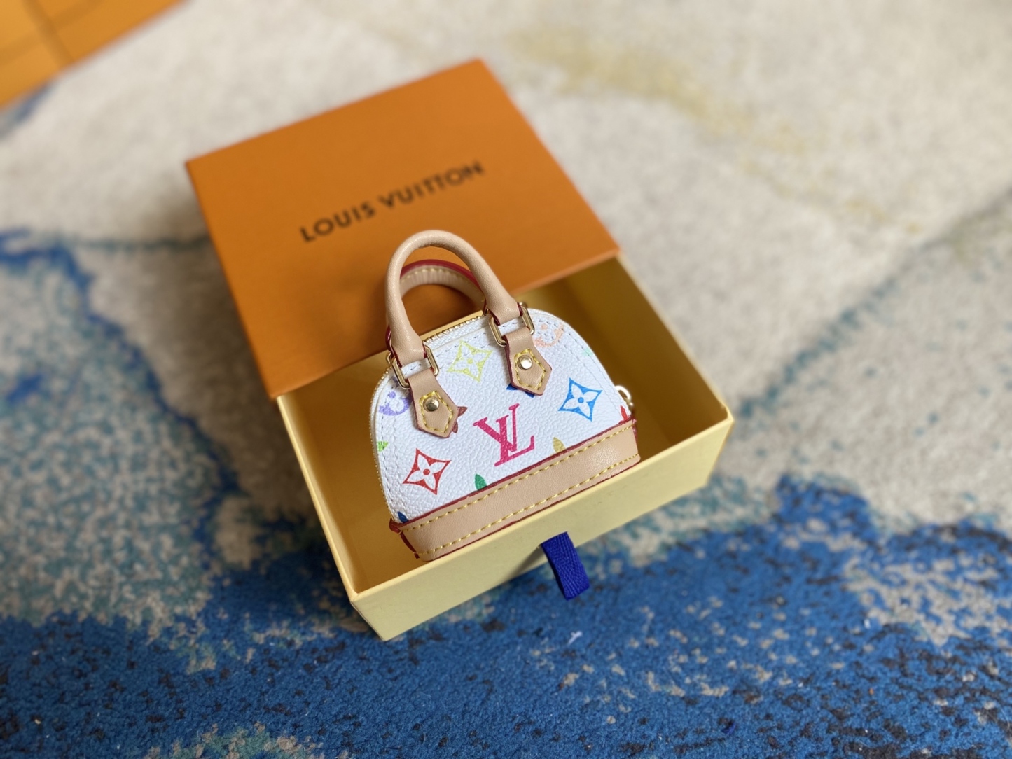 ルイ・ヴィトン「Louis Vuitton」LV × TM バッグチャーム･マイクロ アルマ