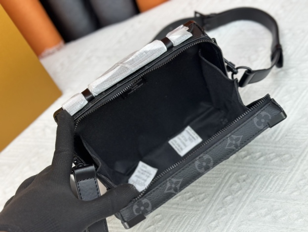 ルイ・ヴィトン「Louis Vuitton」Soft Trunk メッセンジャーバッグ