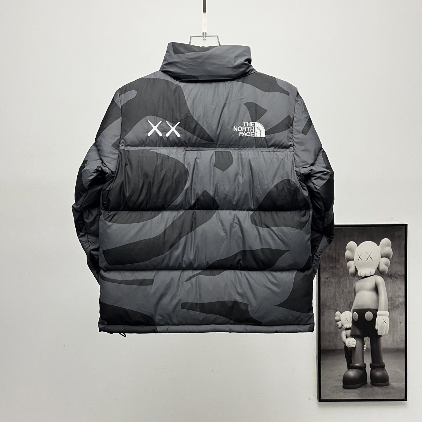 ザ・ノースフェイス XX KAWS 夢のコラボレーション ファッションフーディダウンジャケット 男女兼用