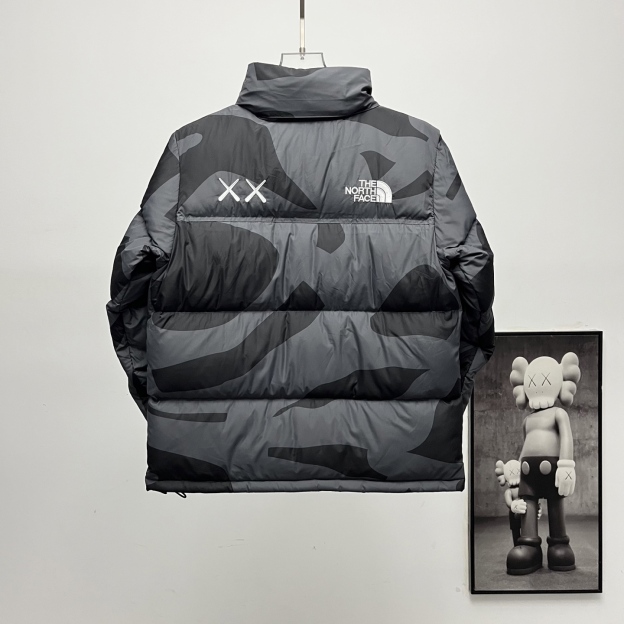 ザ・ノースフェイス XX KAWS 夢のコラボレーション ファッションフーディダウンジャケット 男女兼用