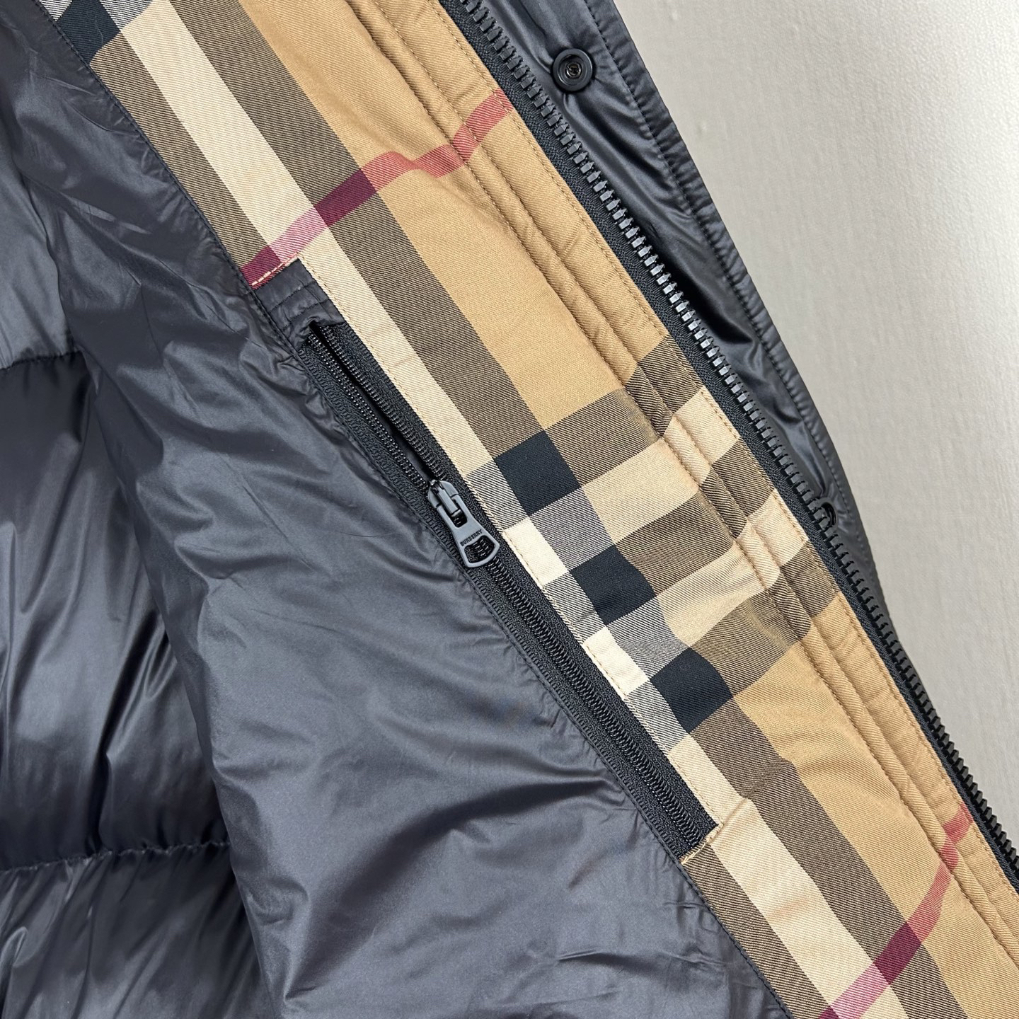 バーバリー「Burberry」秋冬フード付きダウンジャケット