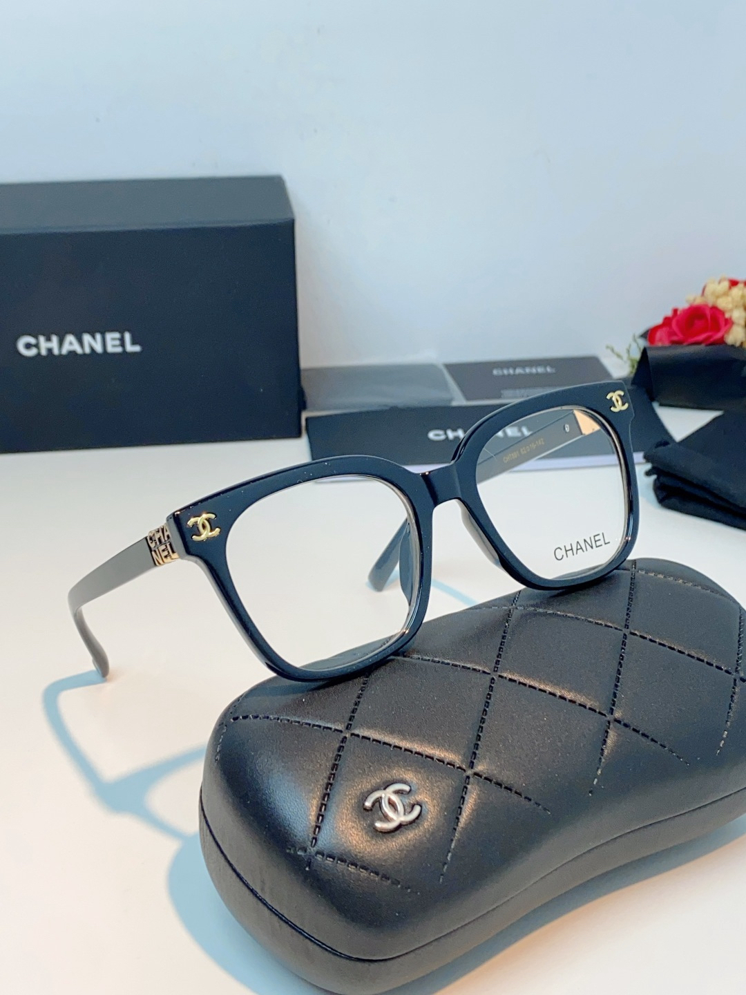 【新作到着】Chanel ハイセンスデザインサングラス「遮光レンズ搭載」