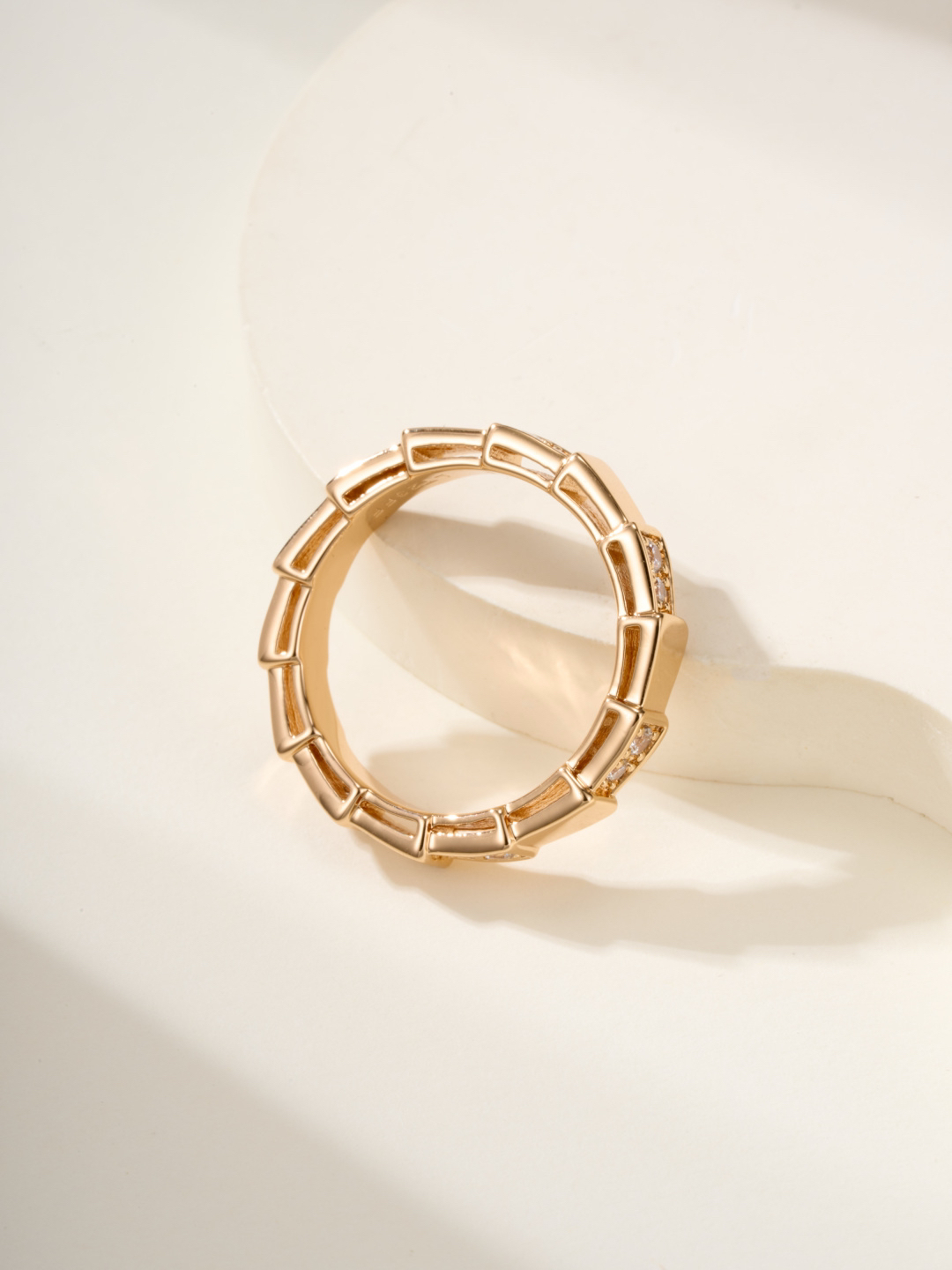 ブルガリ「Bvlgari」エレガントなリングコレクション